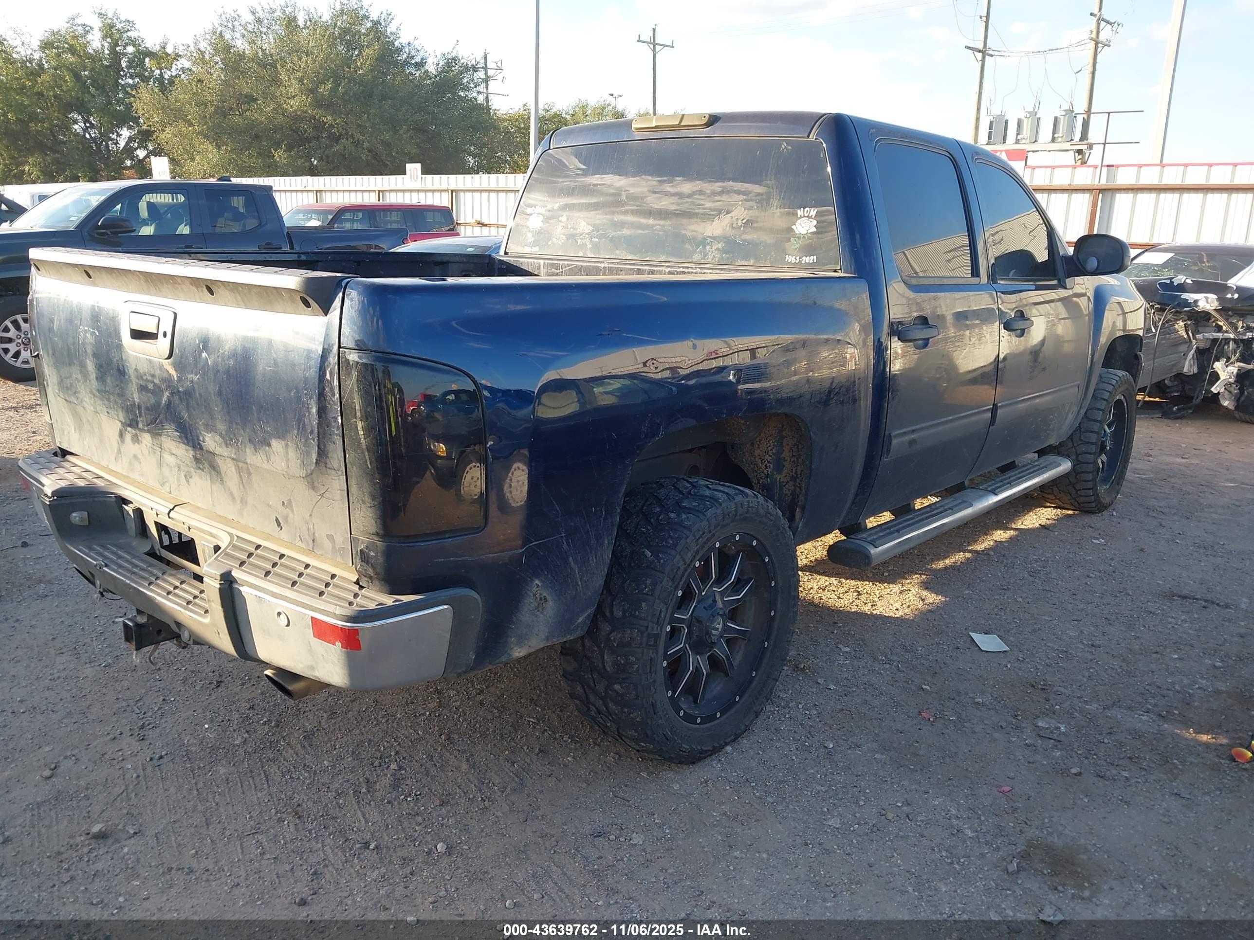 CHEVROLET SILVERADO image 4