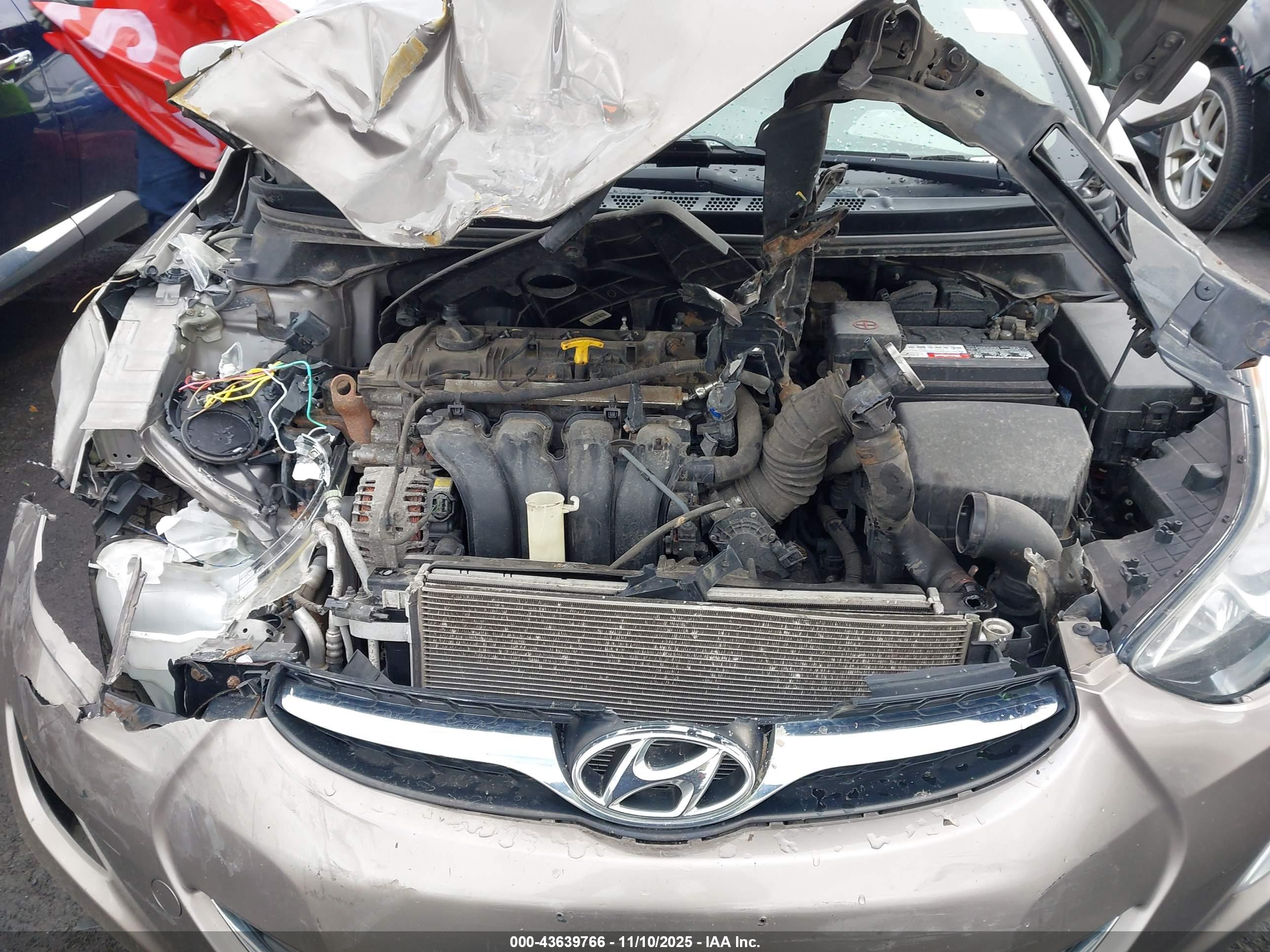 HYUNDAI ELANTRA image 10