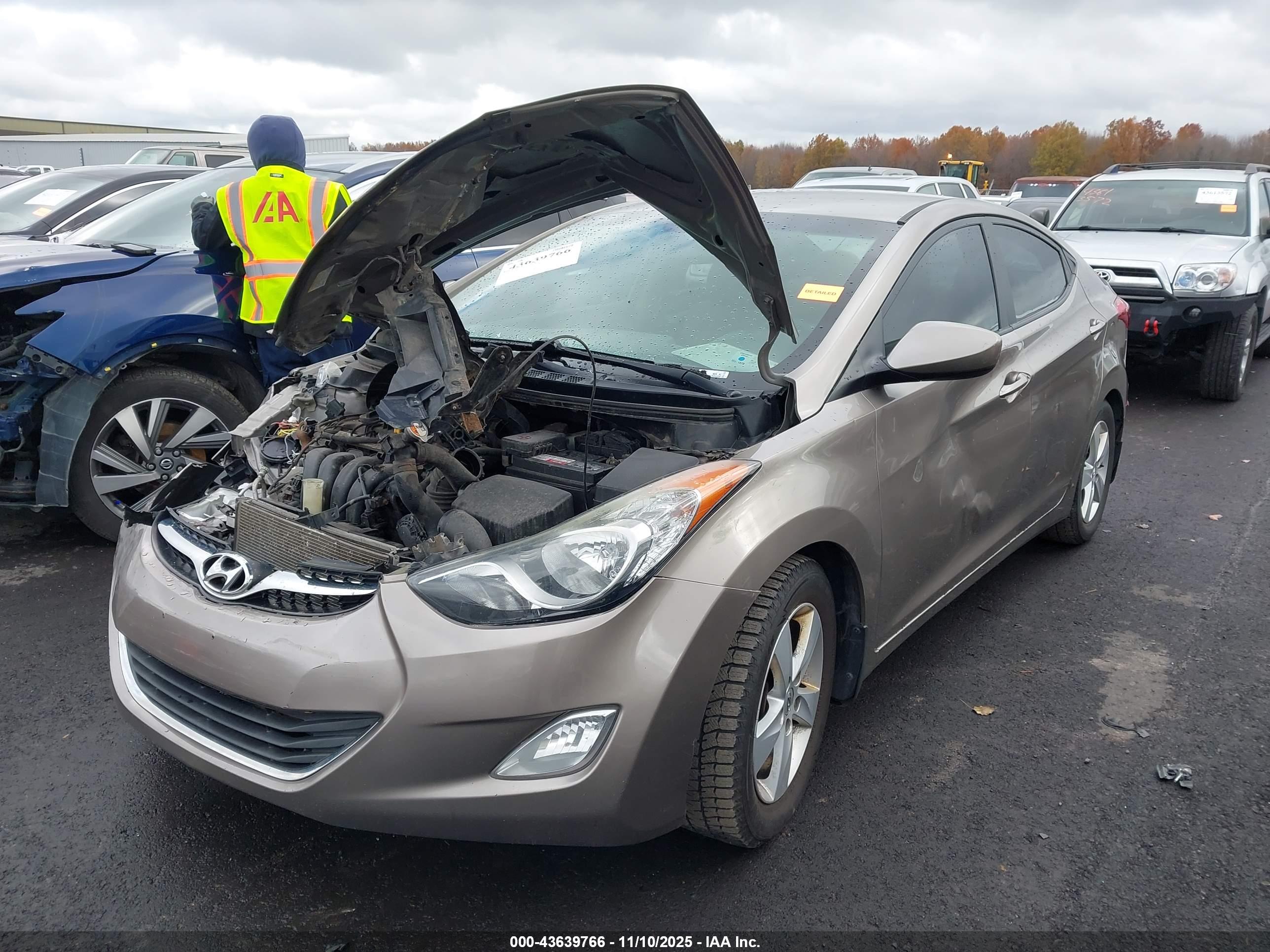 HYUNDAI ELANTRA image 2