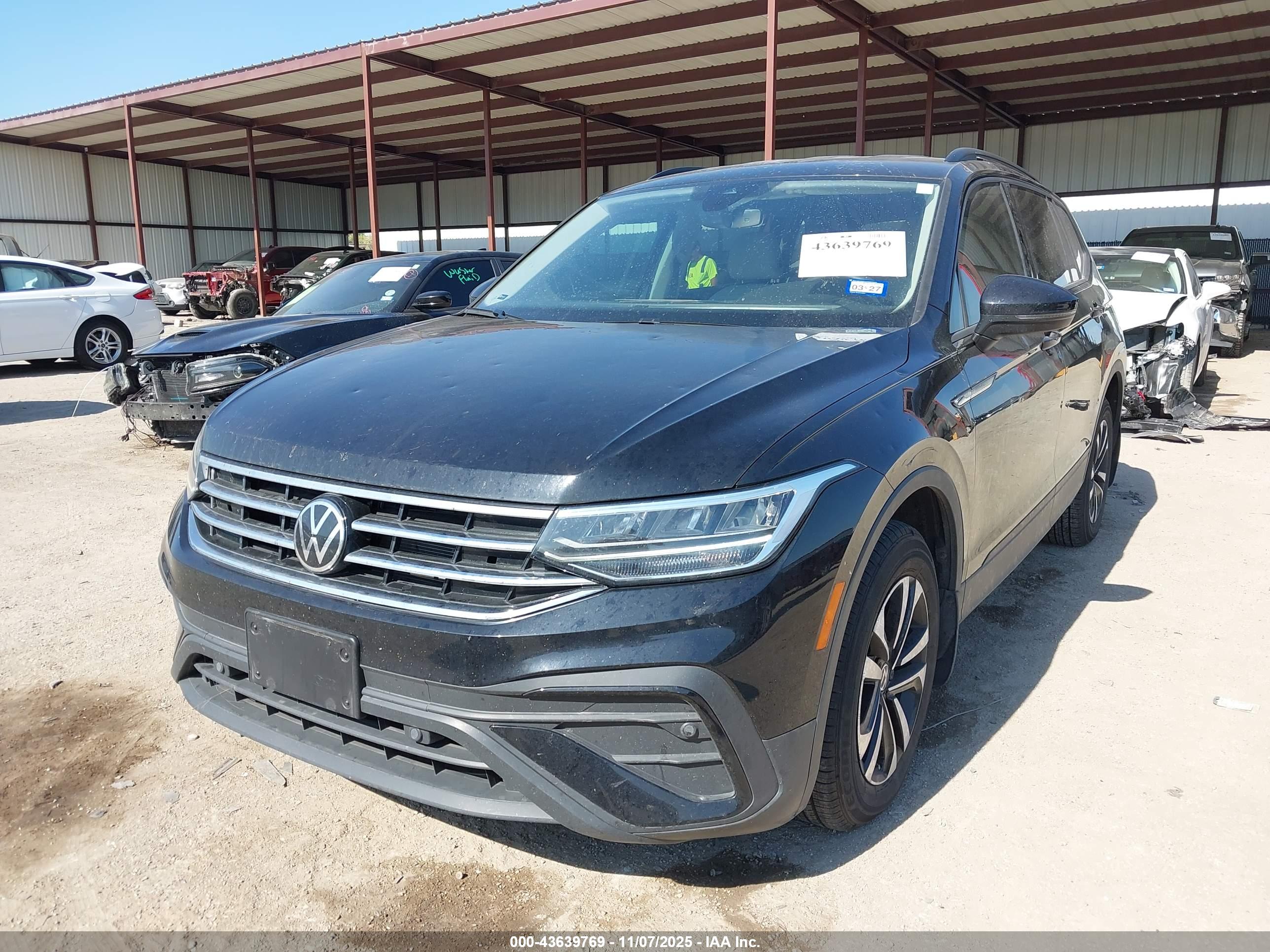 VOLKSWAGEN TIGUAN image 2
