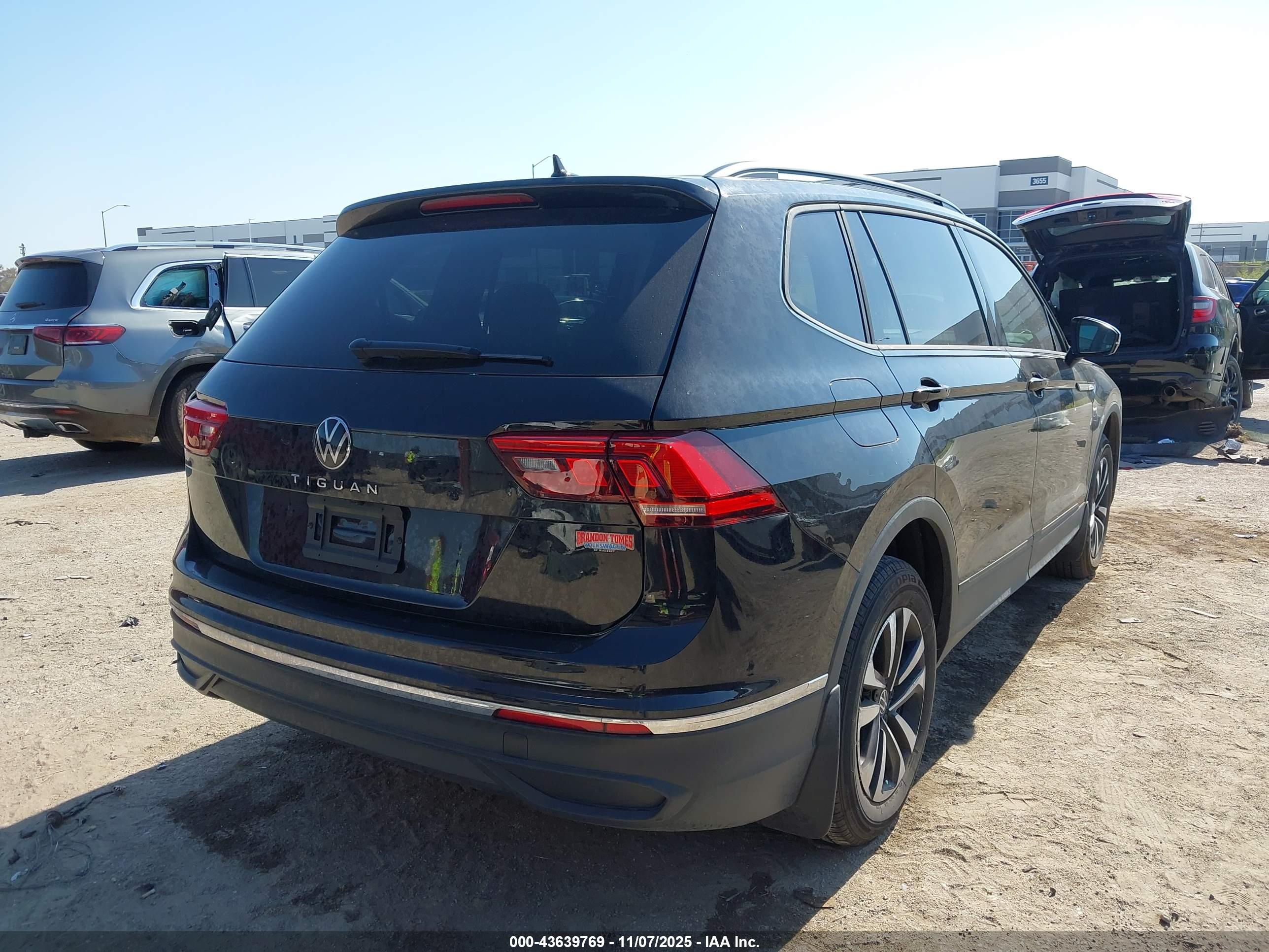 VOLKSWAGEN TIGUAN image 4
