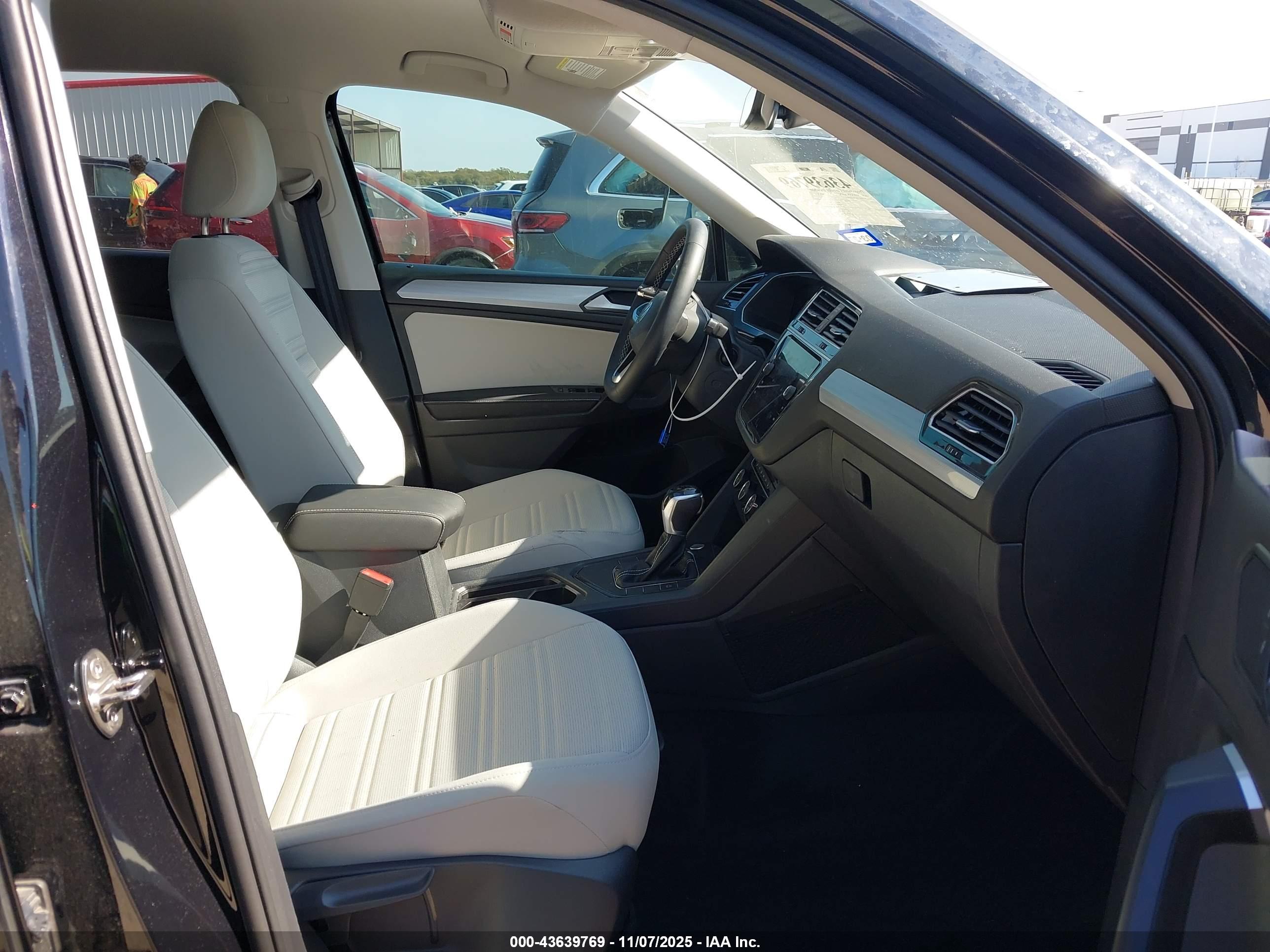 VOLKSWAGEN TIGUAN image 5