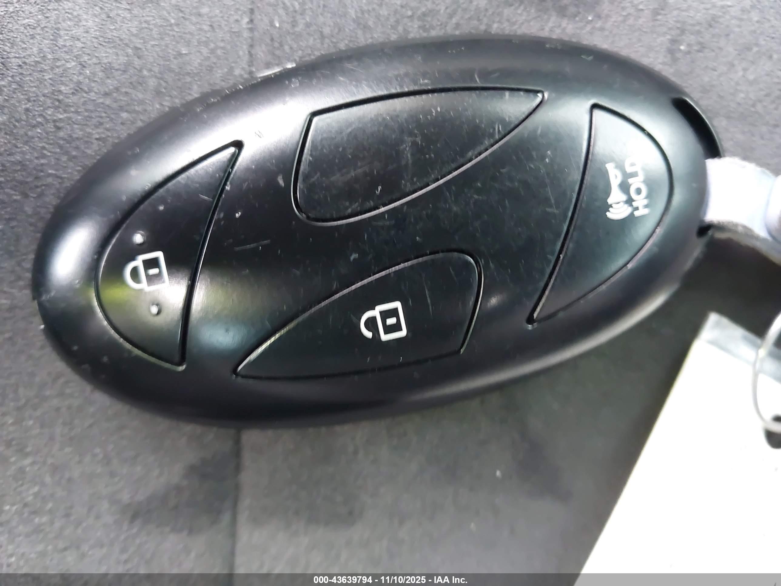 HYUNDAI ELANTRA image 11
