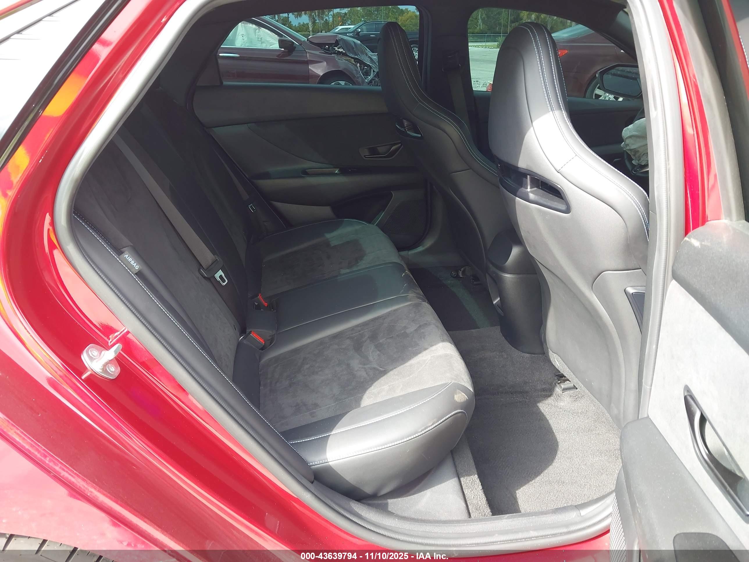 HYUNDAI ELANTRA image 8