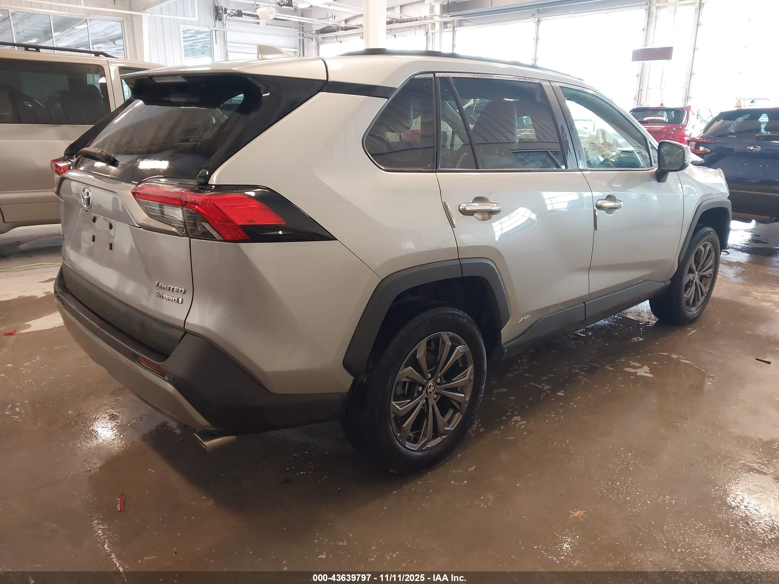 TOYOTA RAV4 image 4
