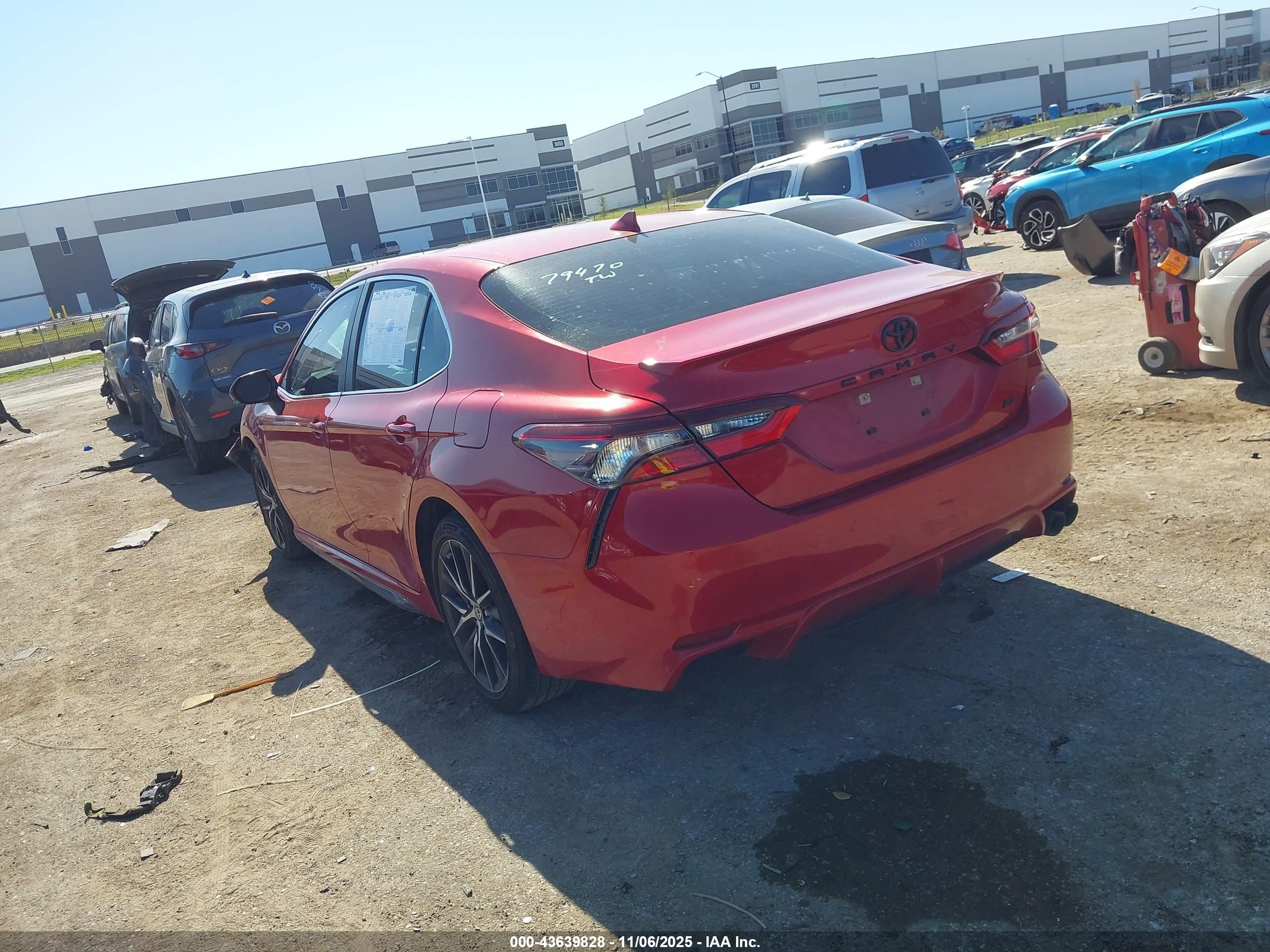 TOYOTA CAMRY image 3