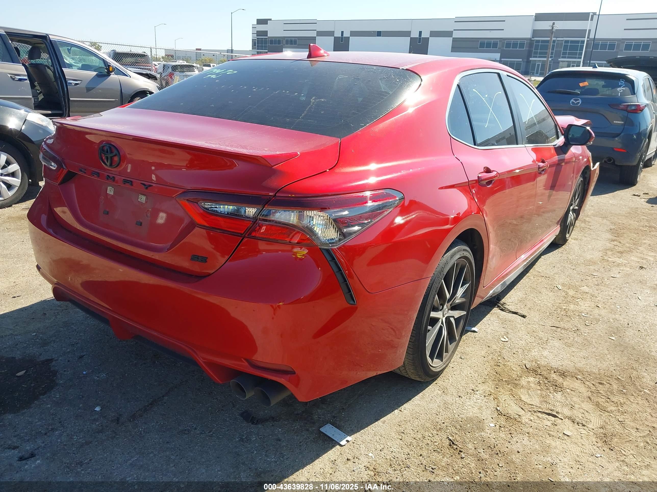TOYOTA CAMRY image 4