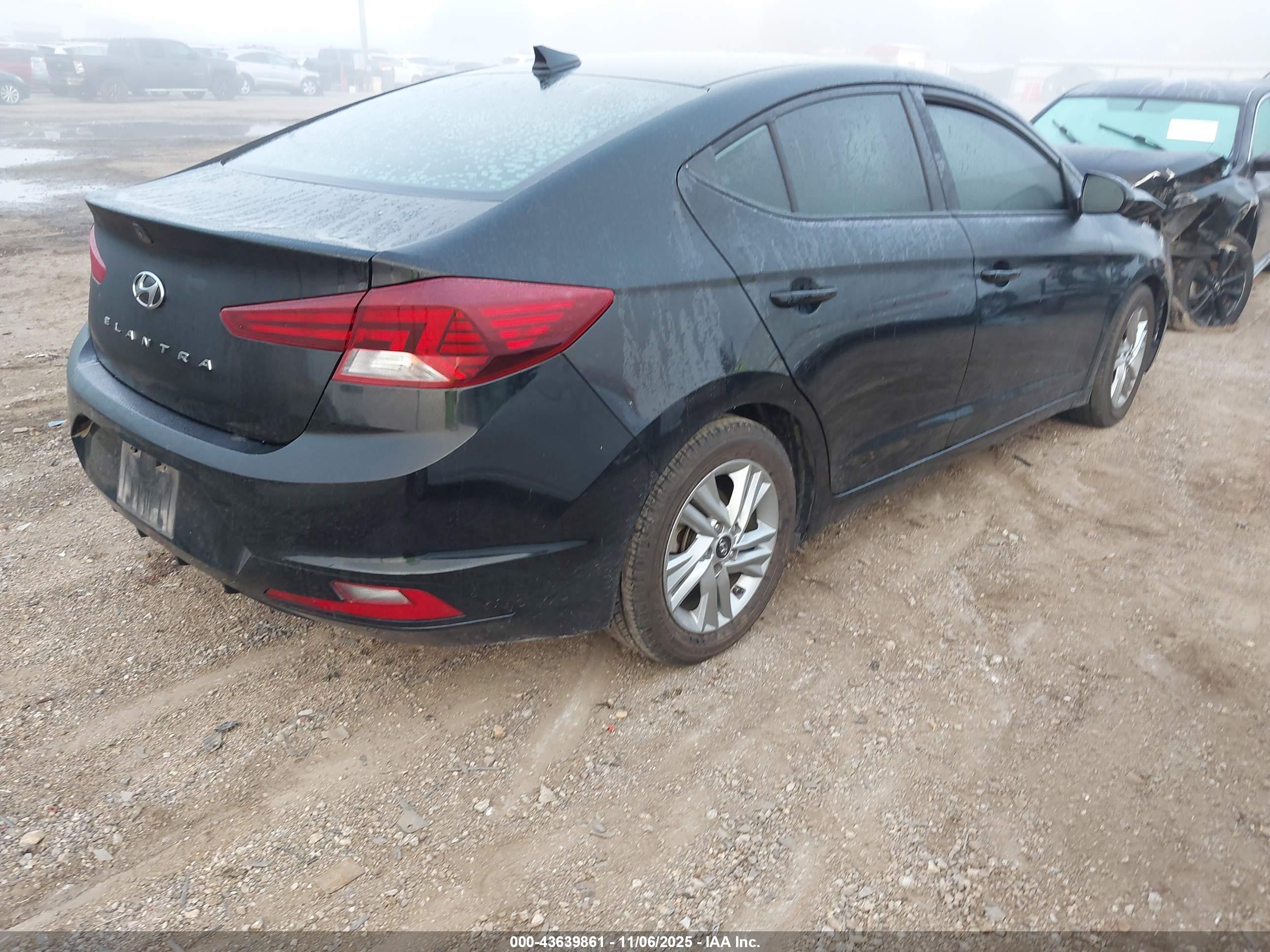 HYUNDAI ELANTRA image 4