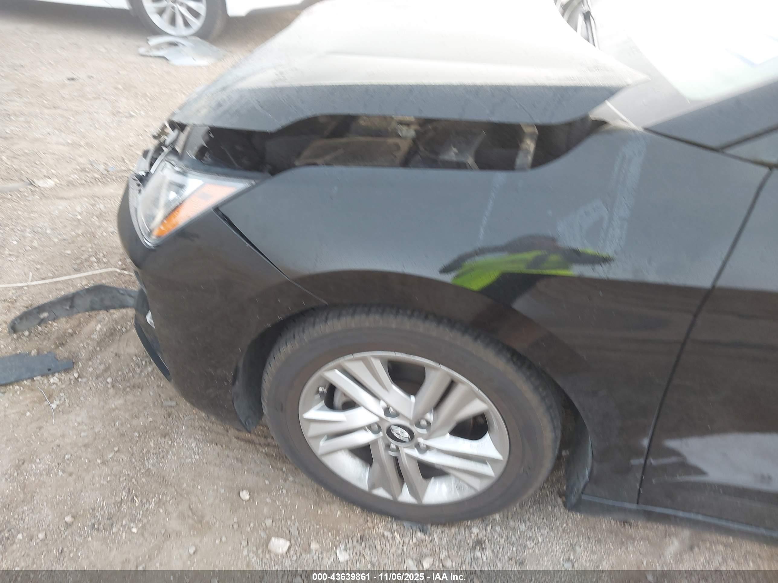HYUNDAI ELANTRA image 6