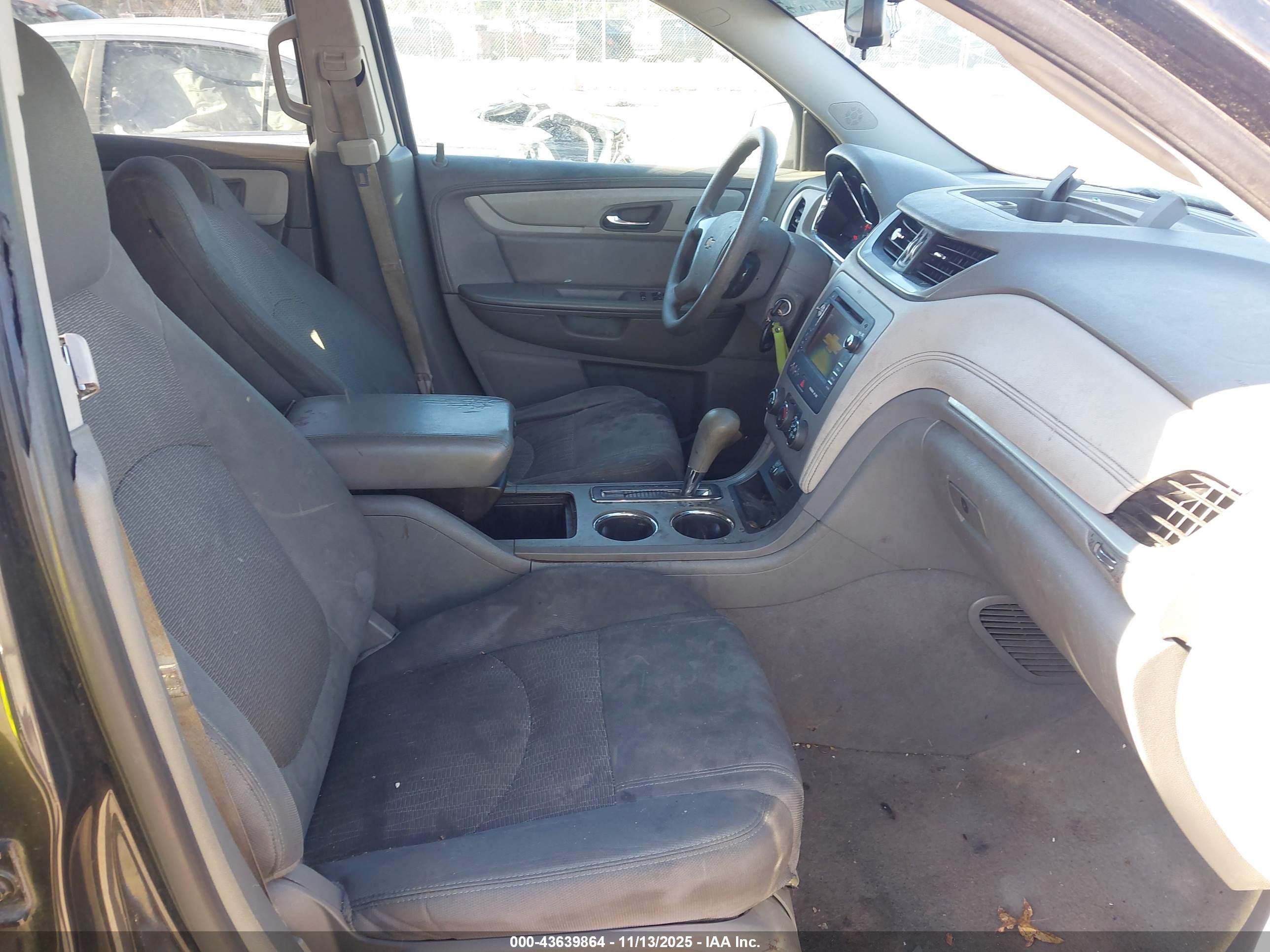 CHEVROLET TRAVERSE image 5