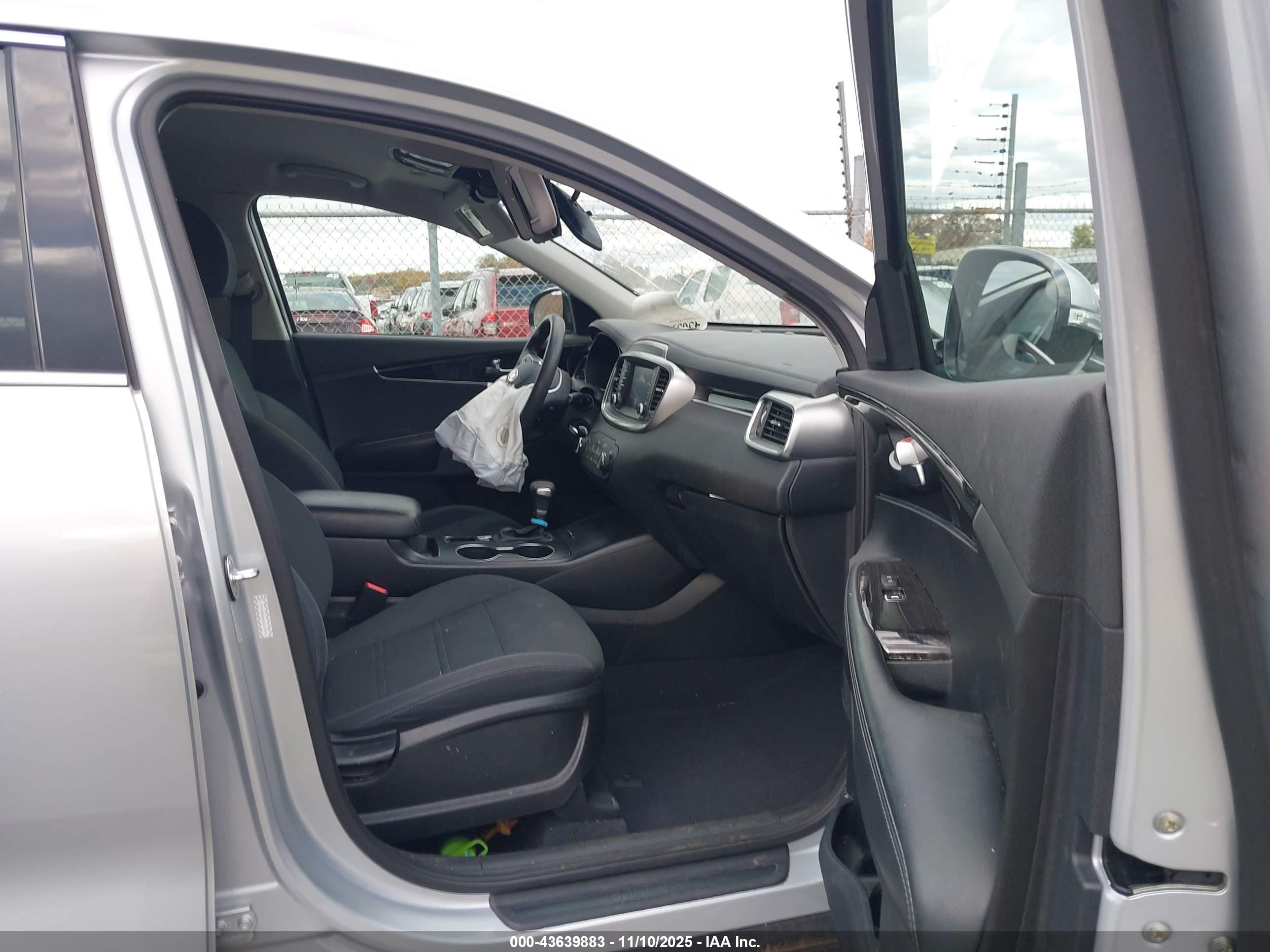 KIA SORENTO image 5