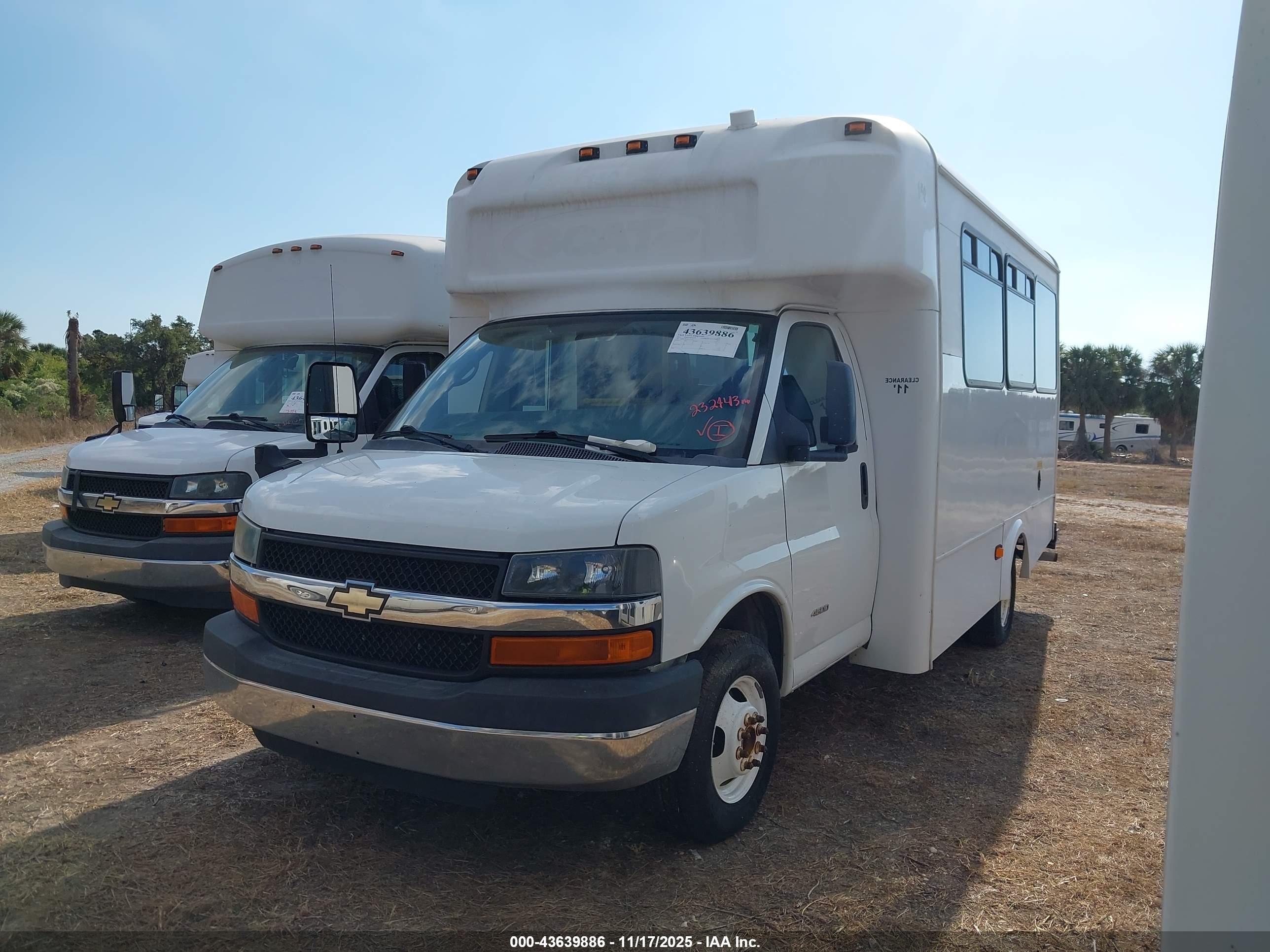 CHEVROLET EXPRESS image 2