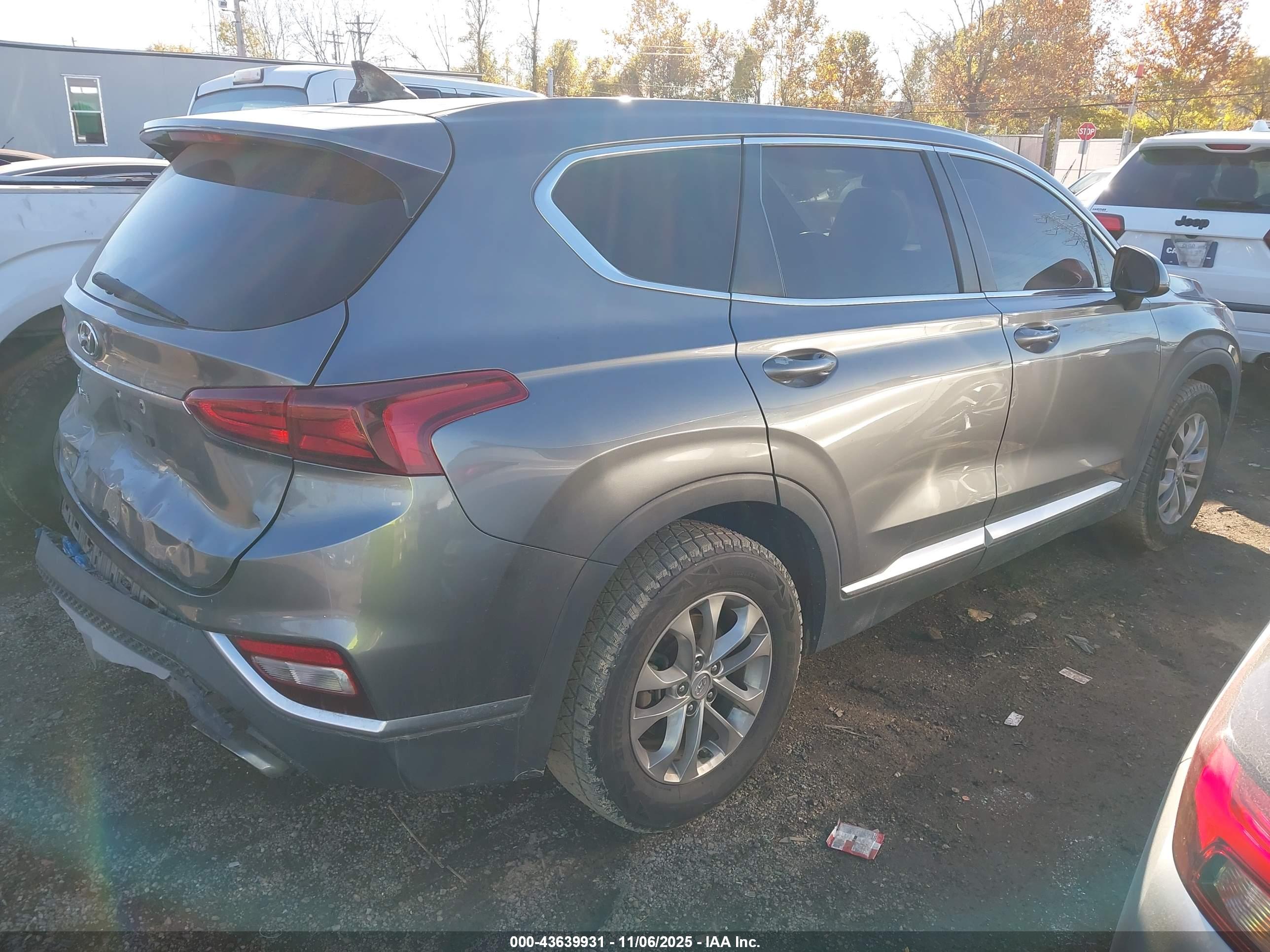 HYUNDAI SANTA image 4