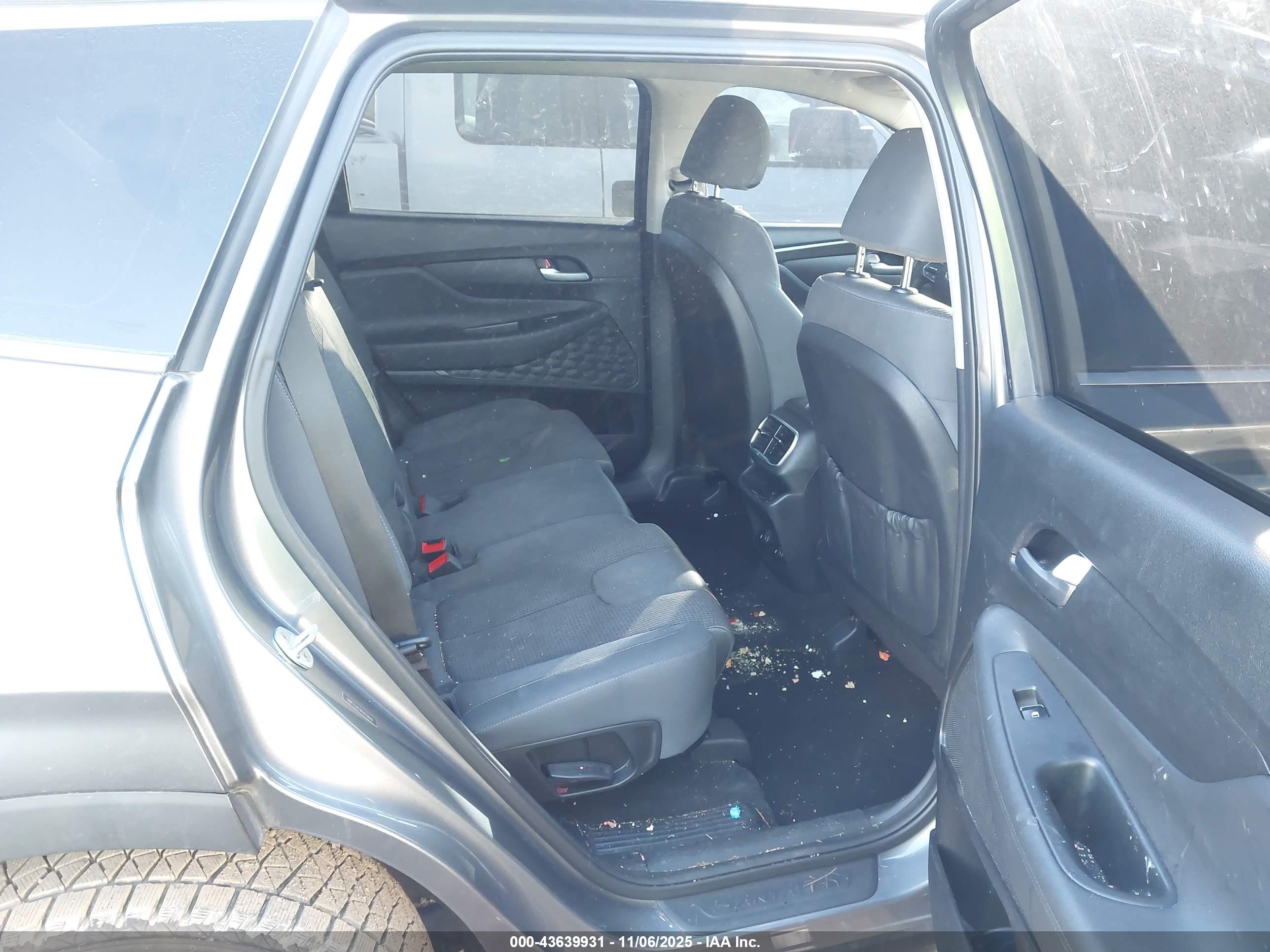 HYUNDAI SANTA image 8