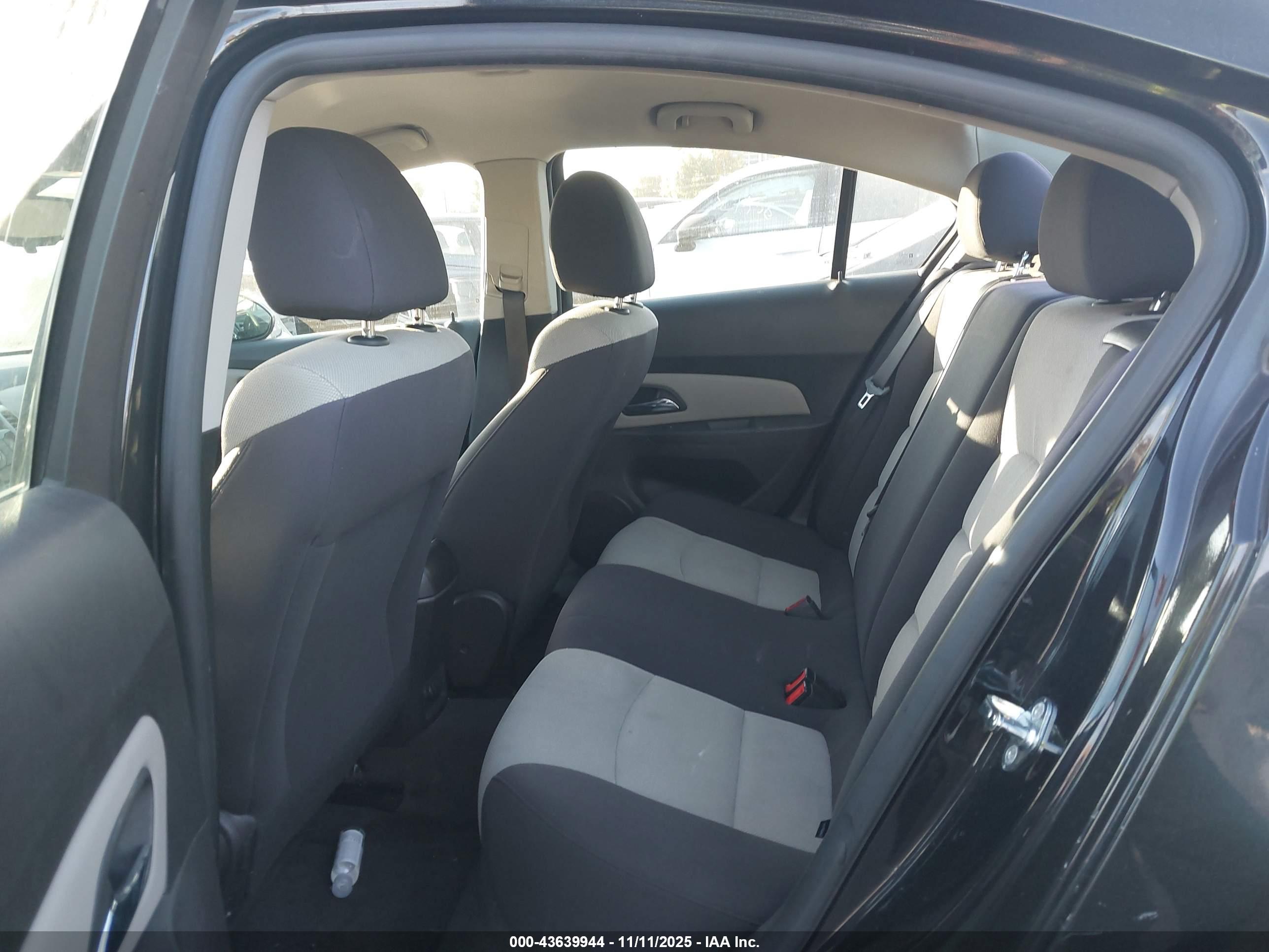 CHEVROLET CRUZE image 8