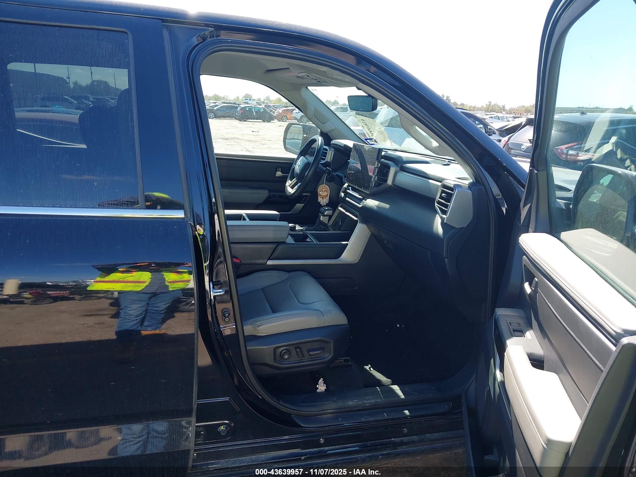 TOYOTA TUNDRA image 5