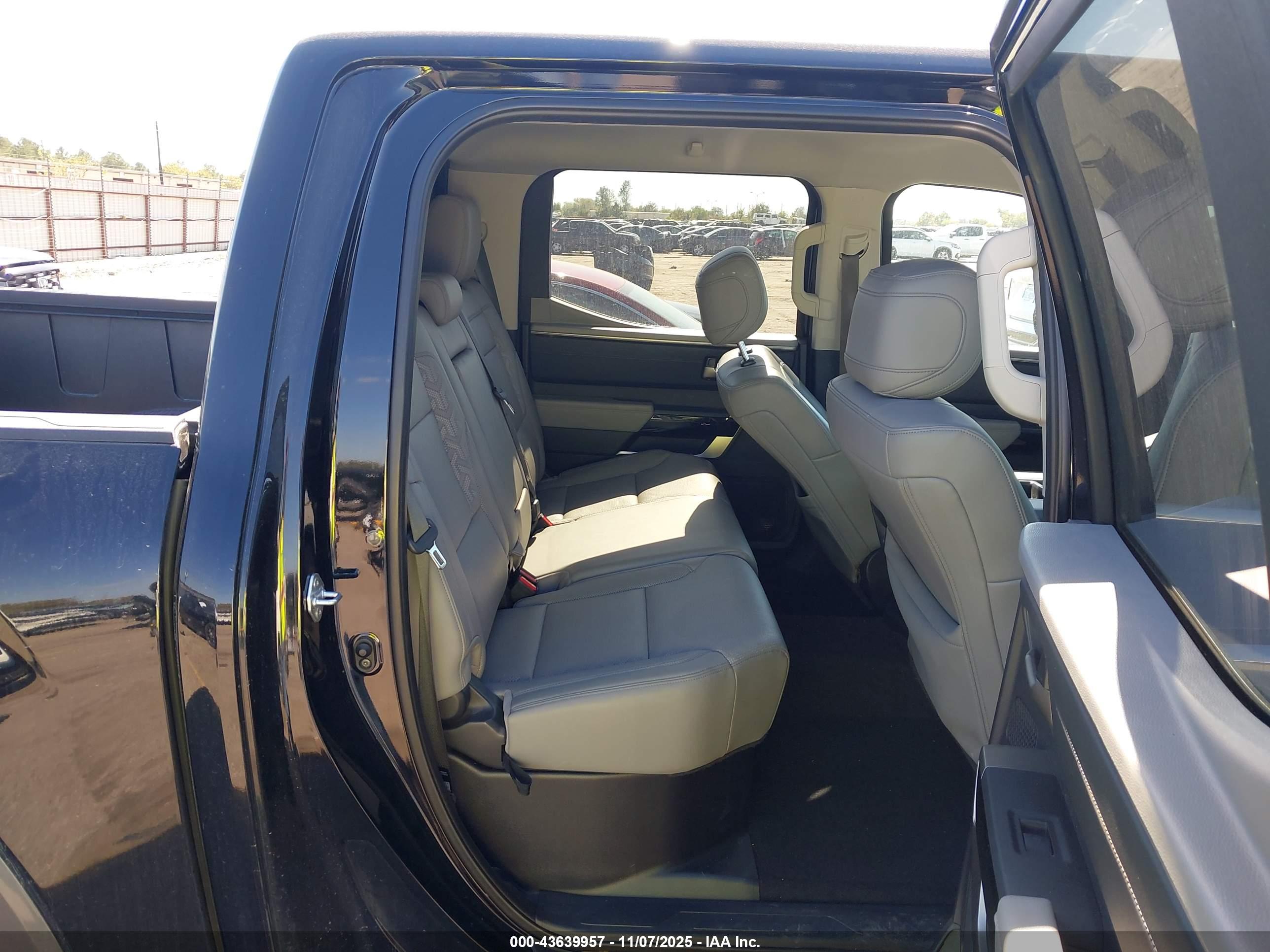 TOYOTA TUNDRA image 8