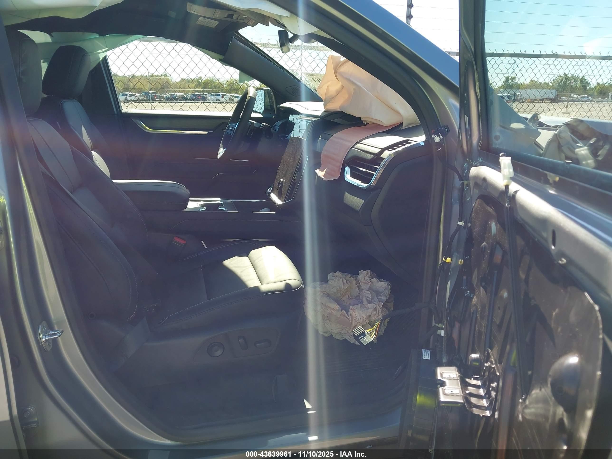 GMC ACADIA image 5