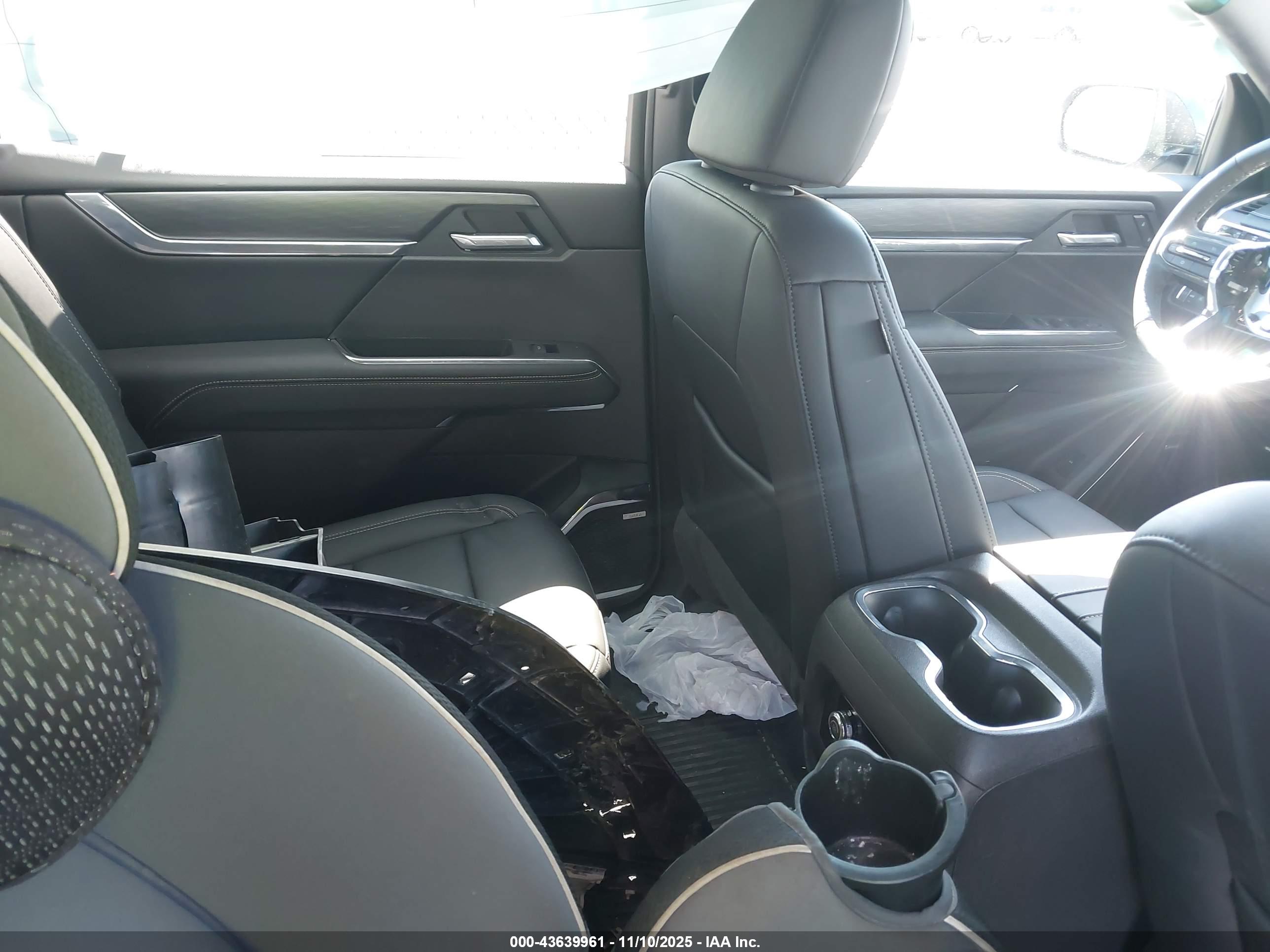 GMC ACADIA image 8