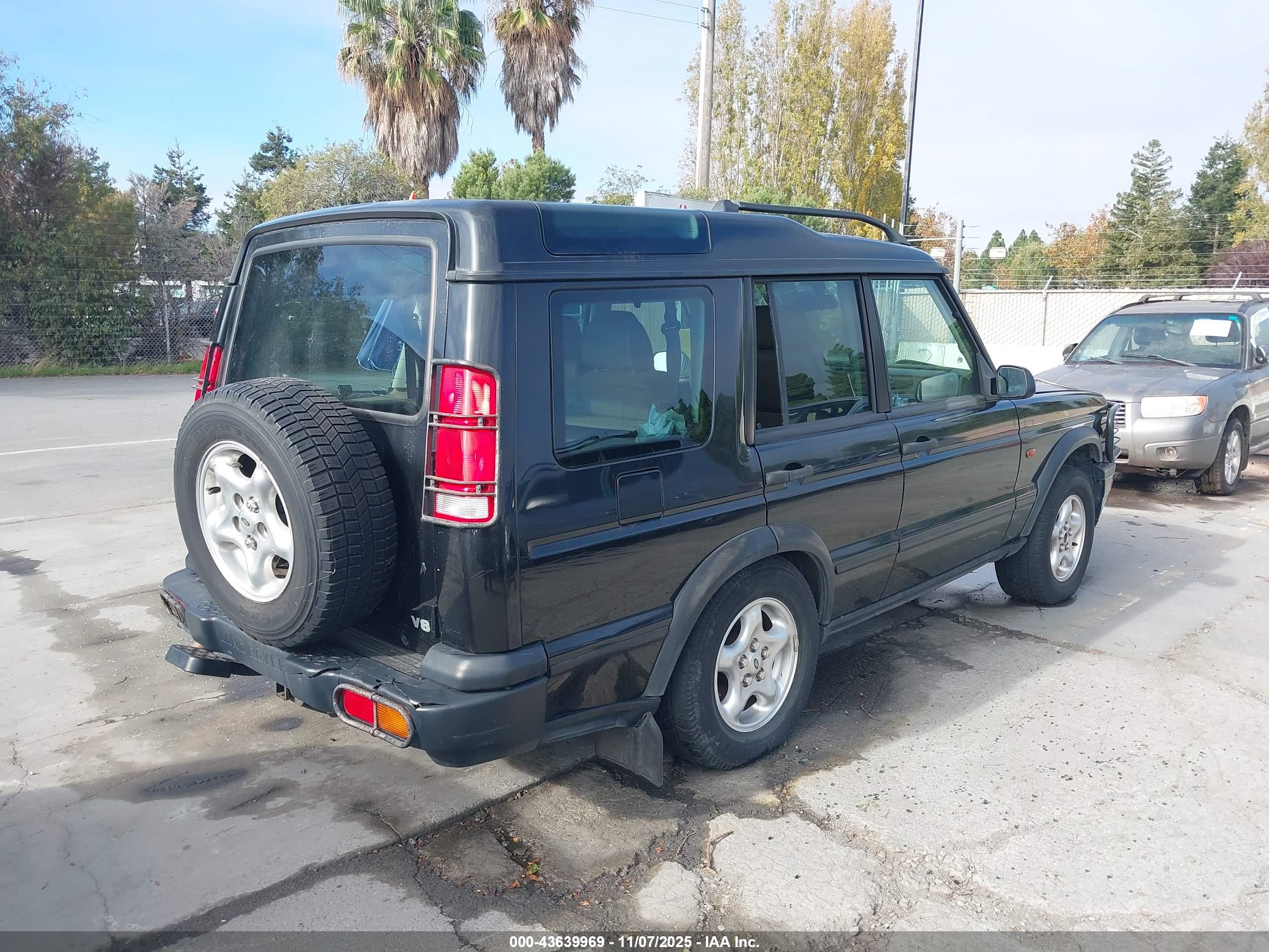 LAND ROVER image 4