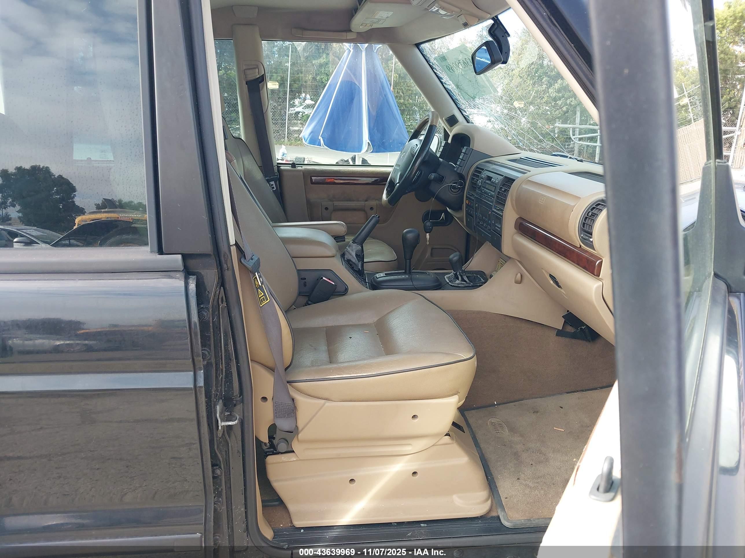 LAND ROVER image 5