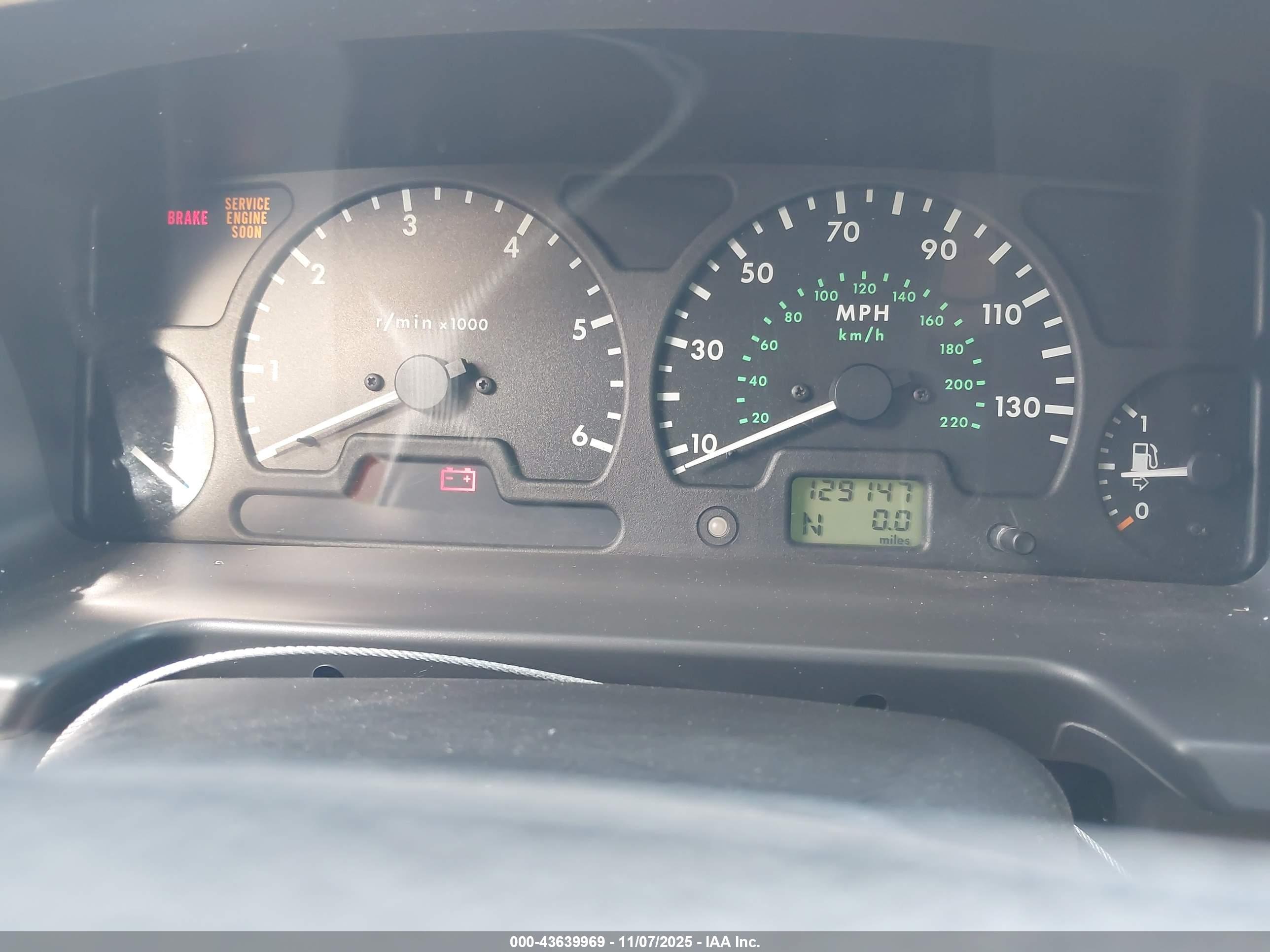 LAND ROVER image 7