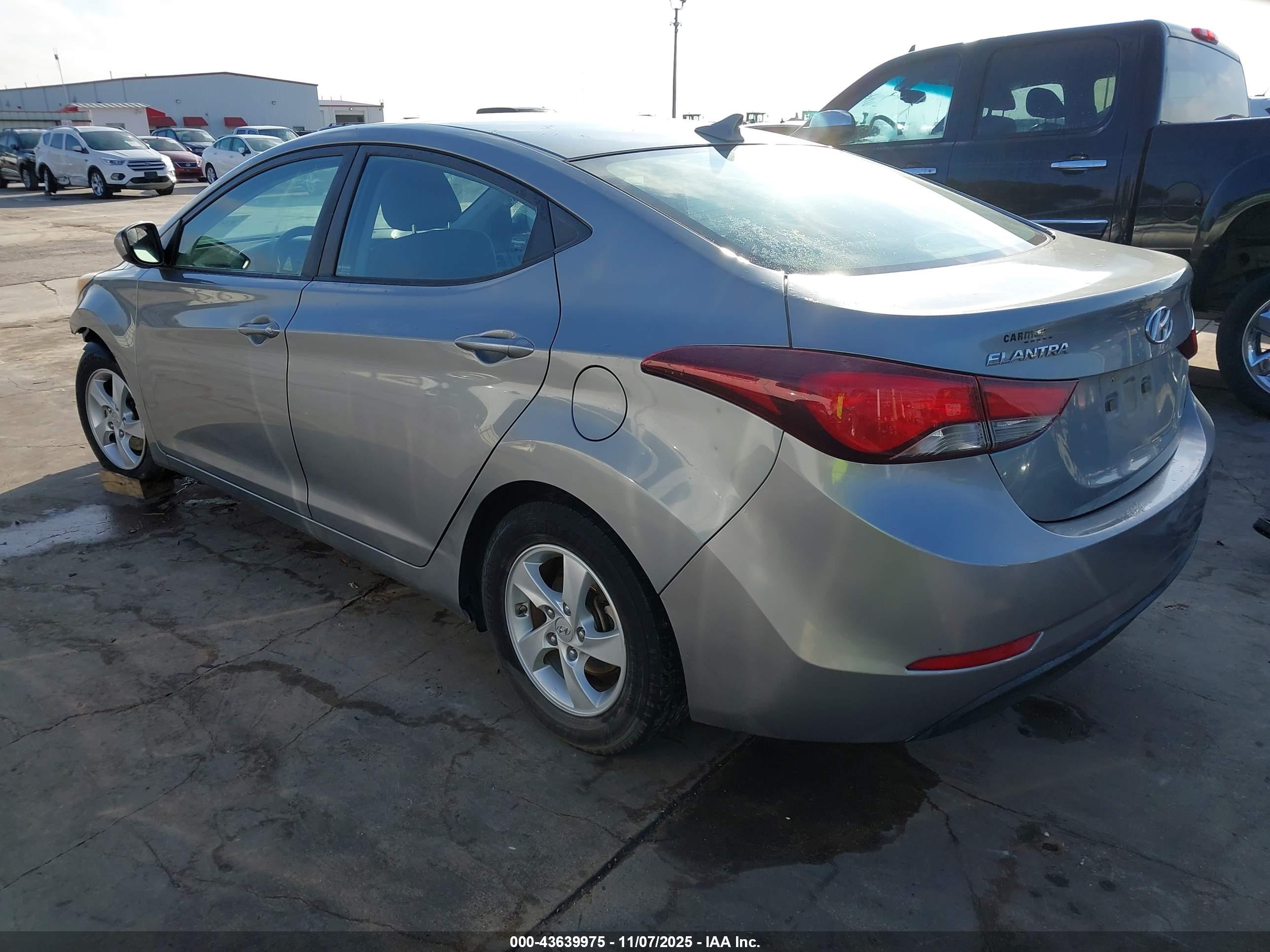 HYUNDAI ELANTRA image 3