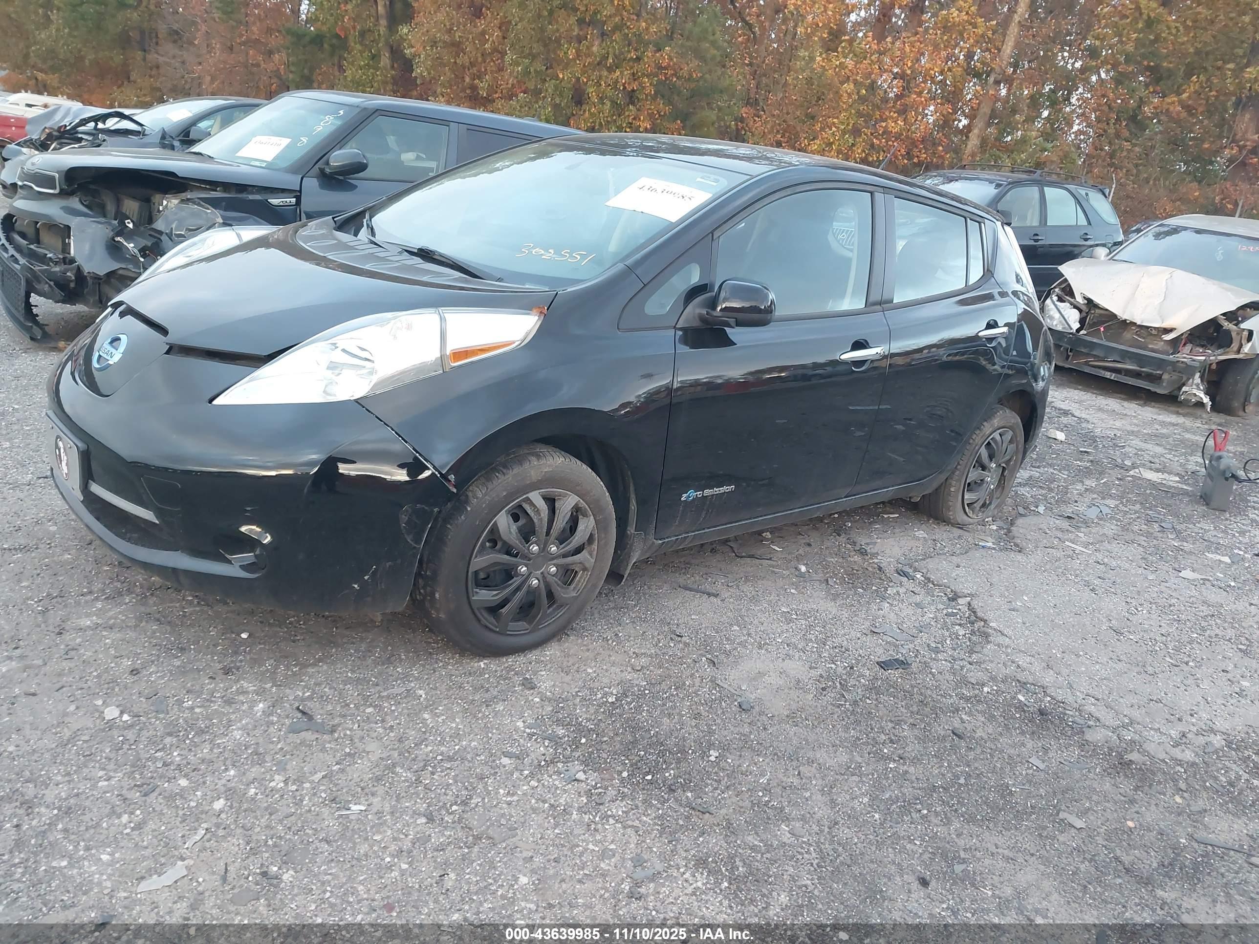 NISSAN LEAF image 2