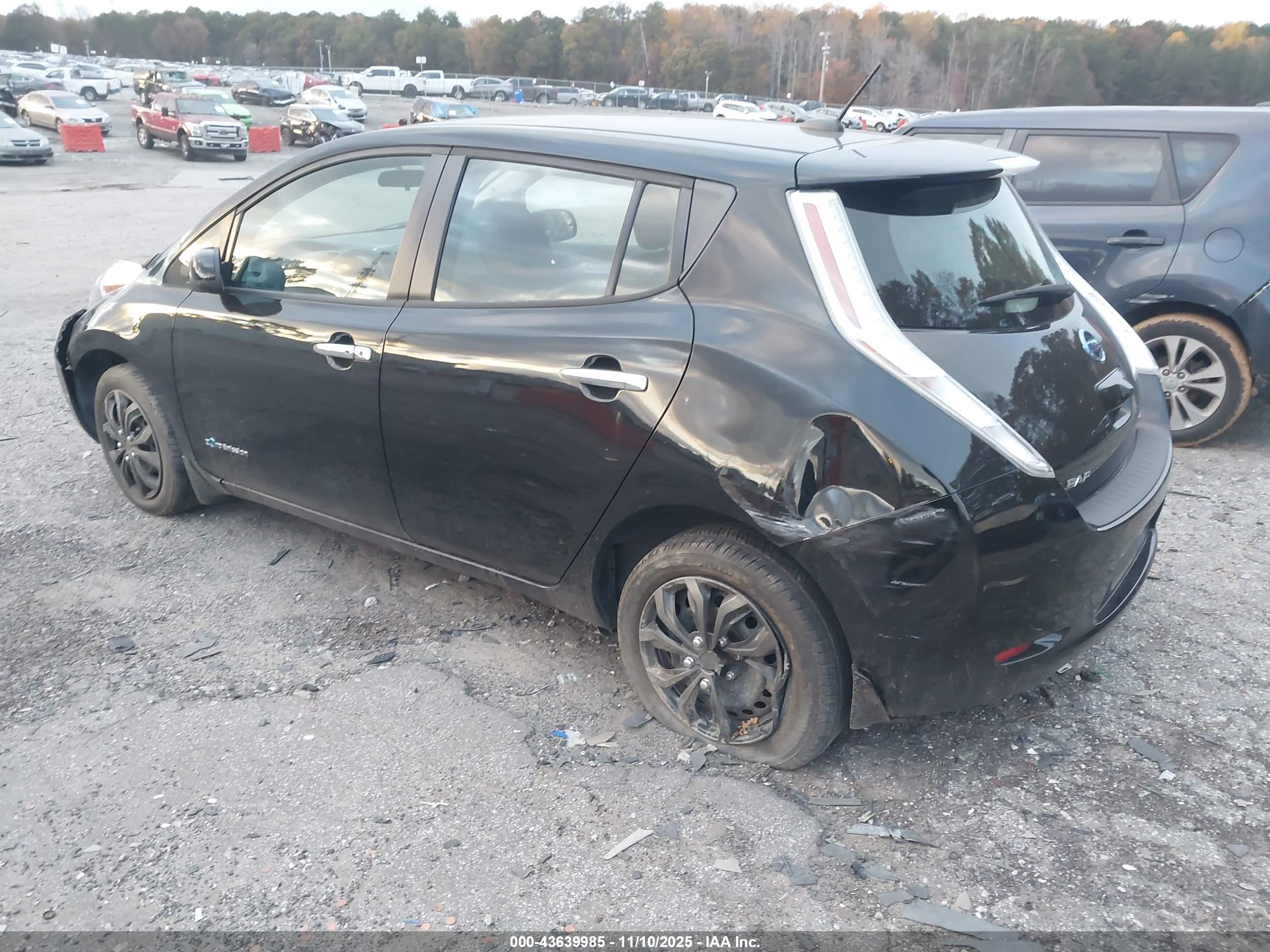 NISSAN LEAF image 3