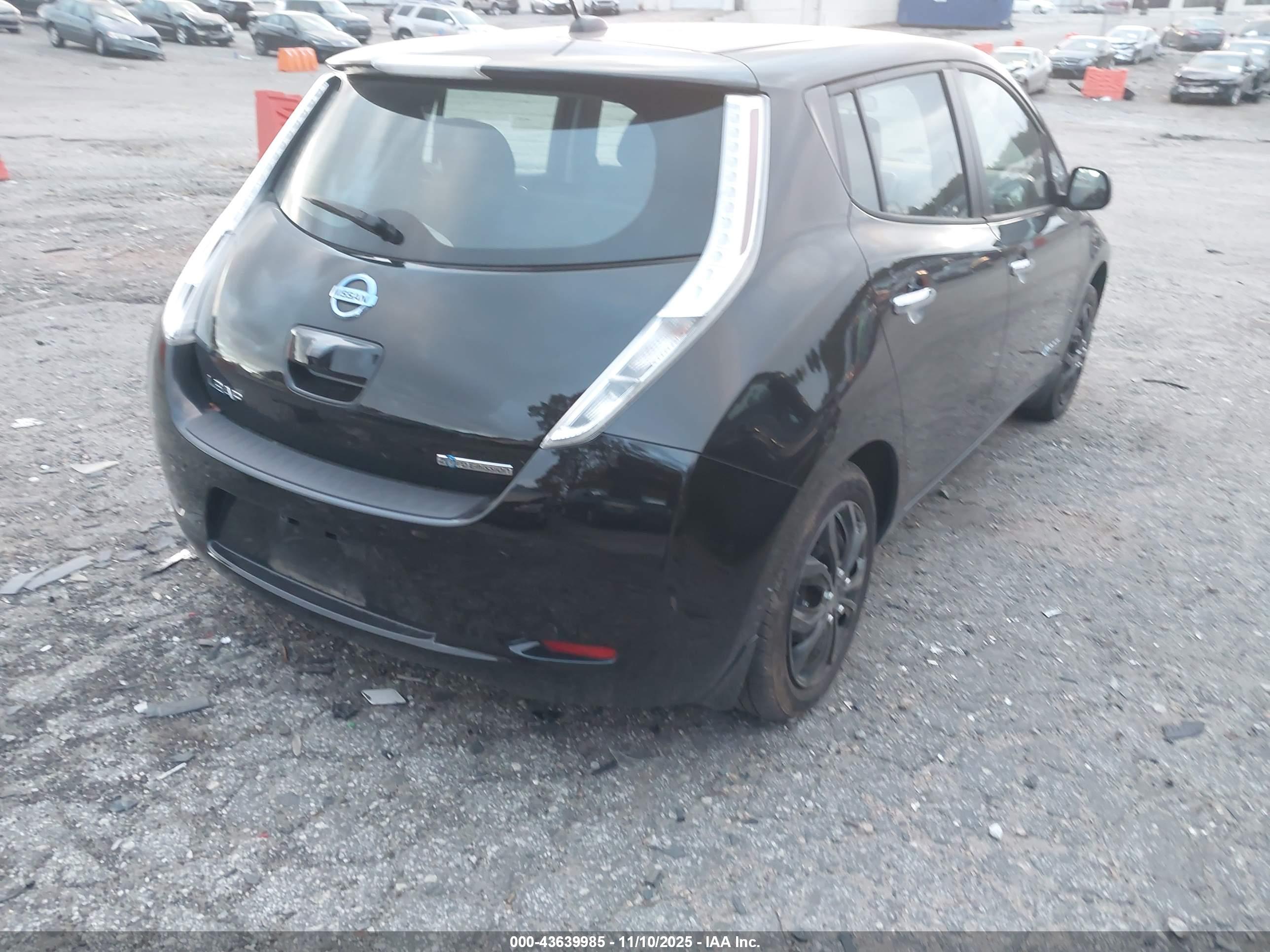 NISSAN LEAF image 4