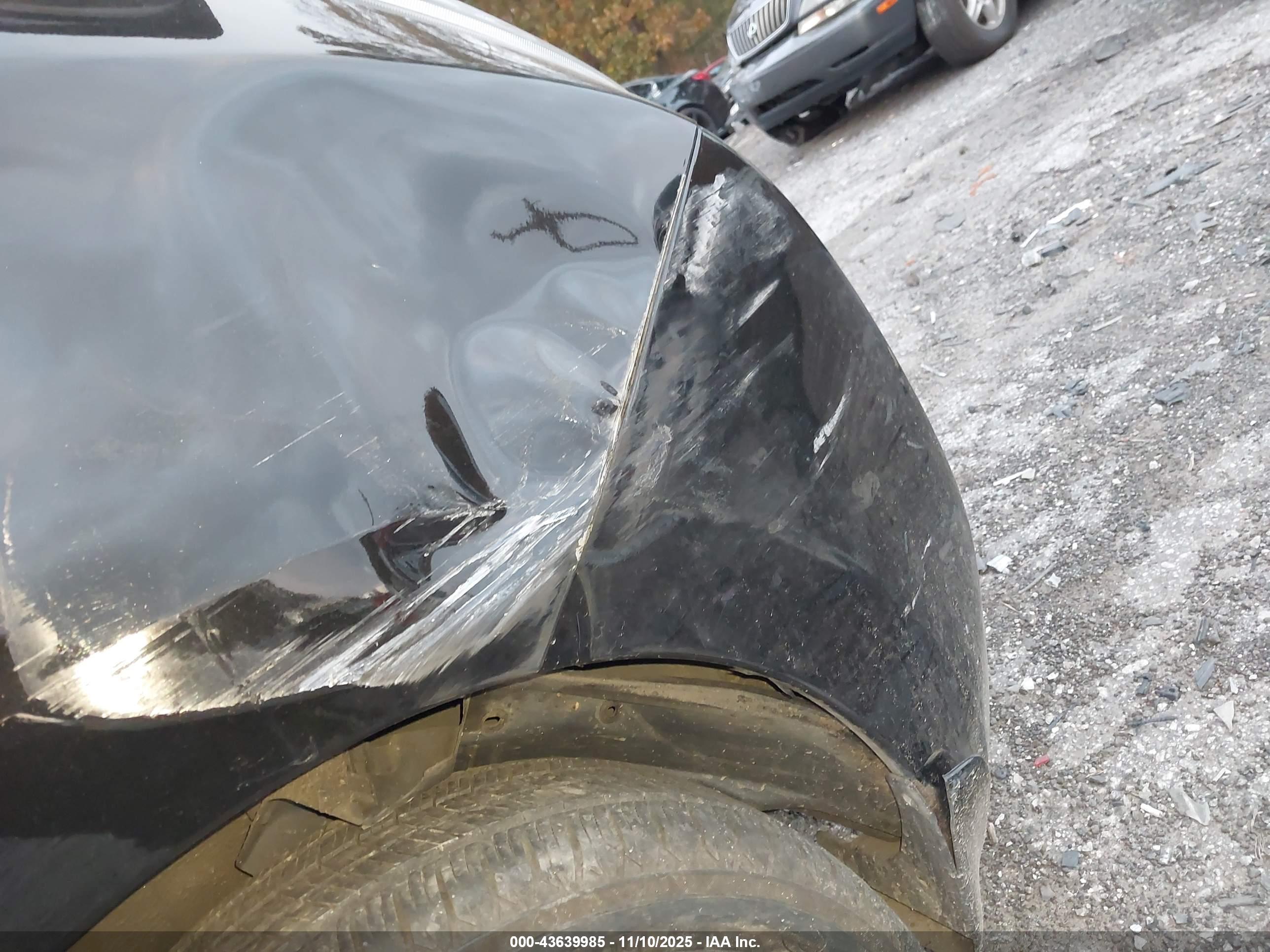 NISSAN LEAF image 6