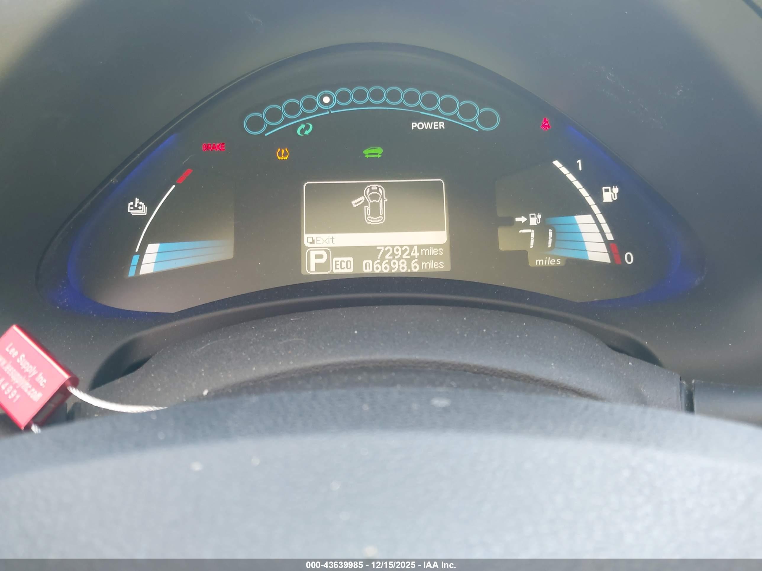 NISSAN LEAF image 7