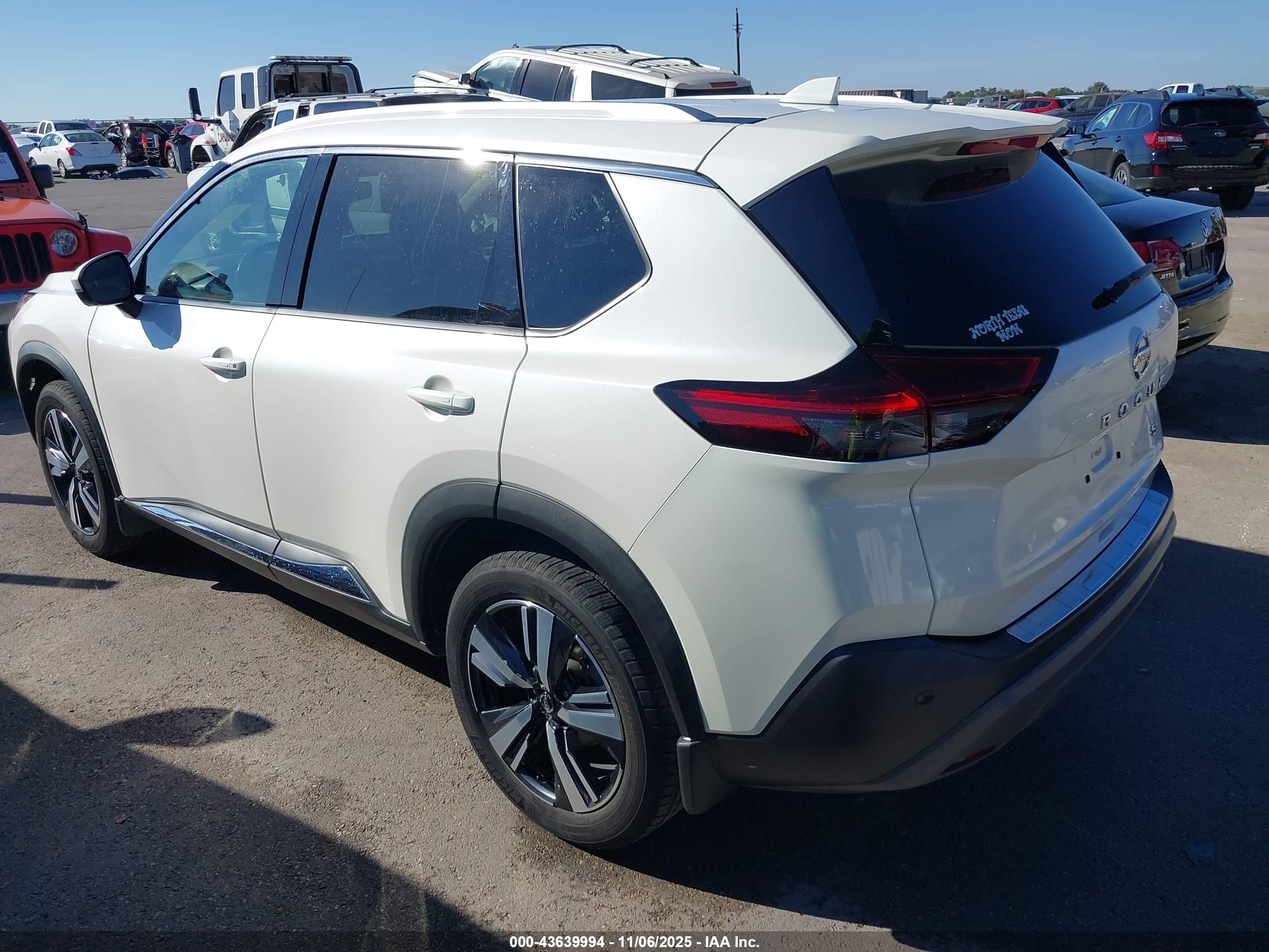 NISSAN ROGUE image 3