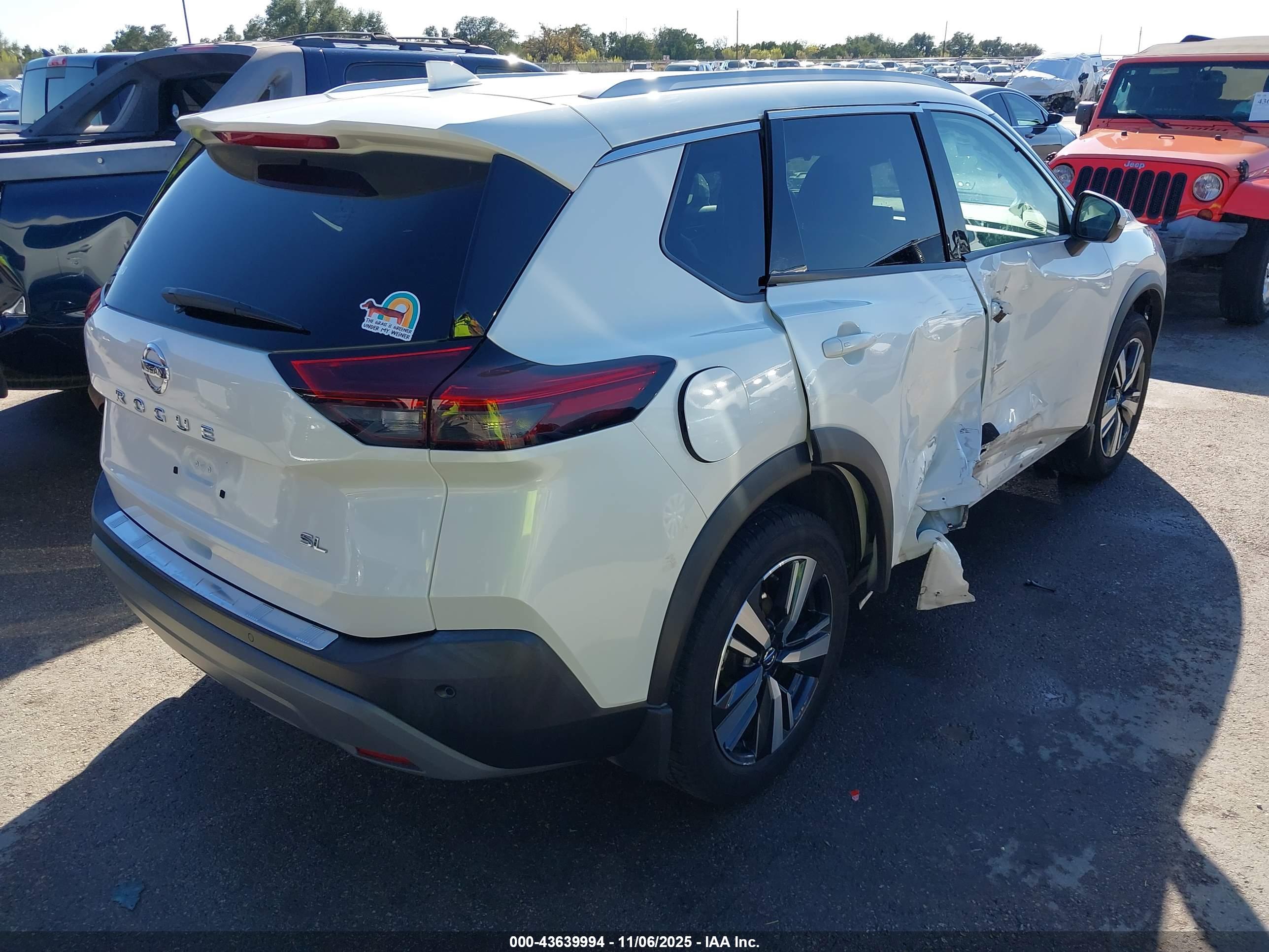 NISSAN ROGUE image 4