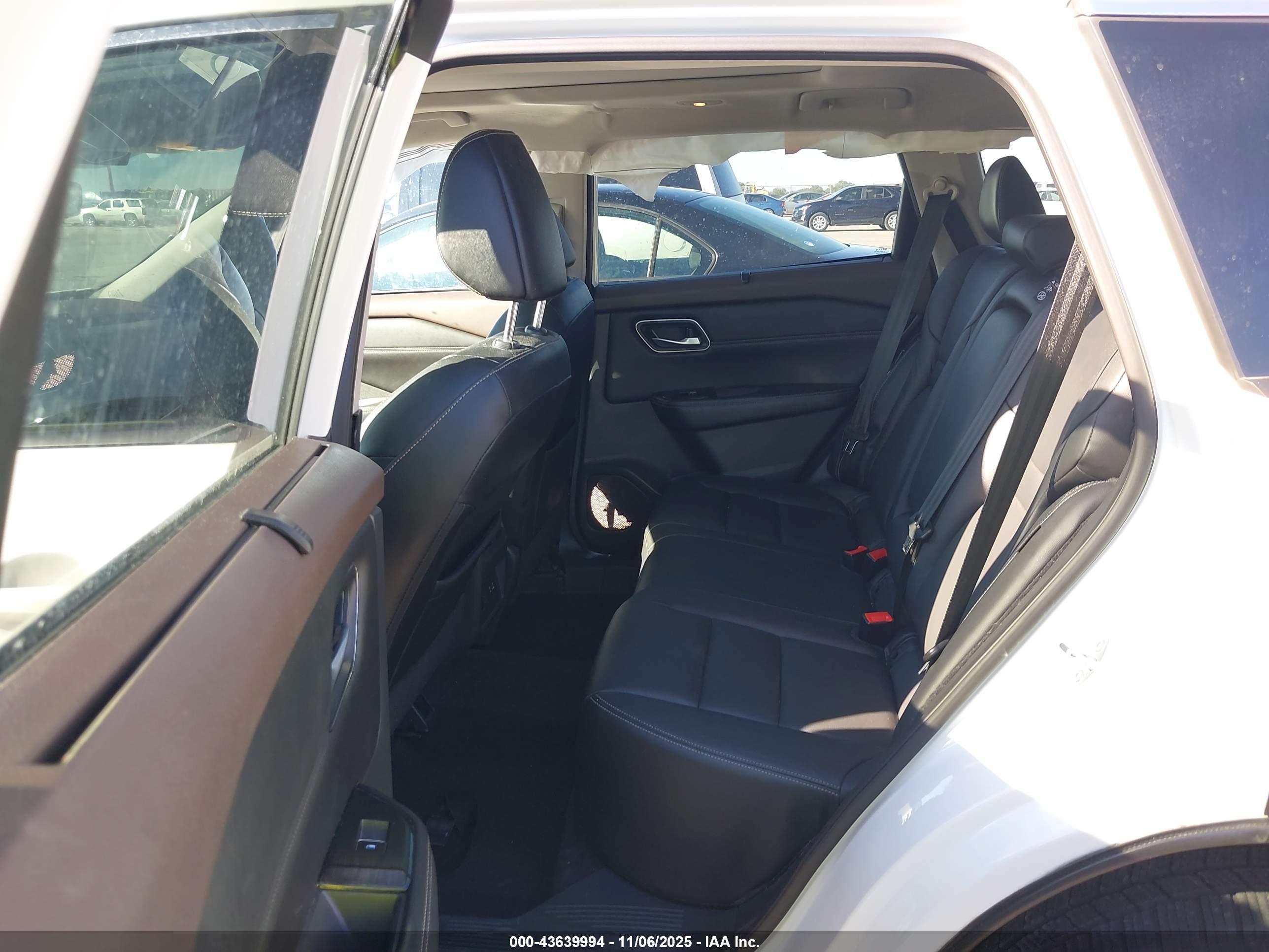 NISSAN ROGUE image 8