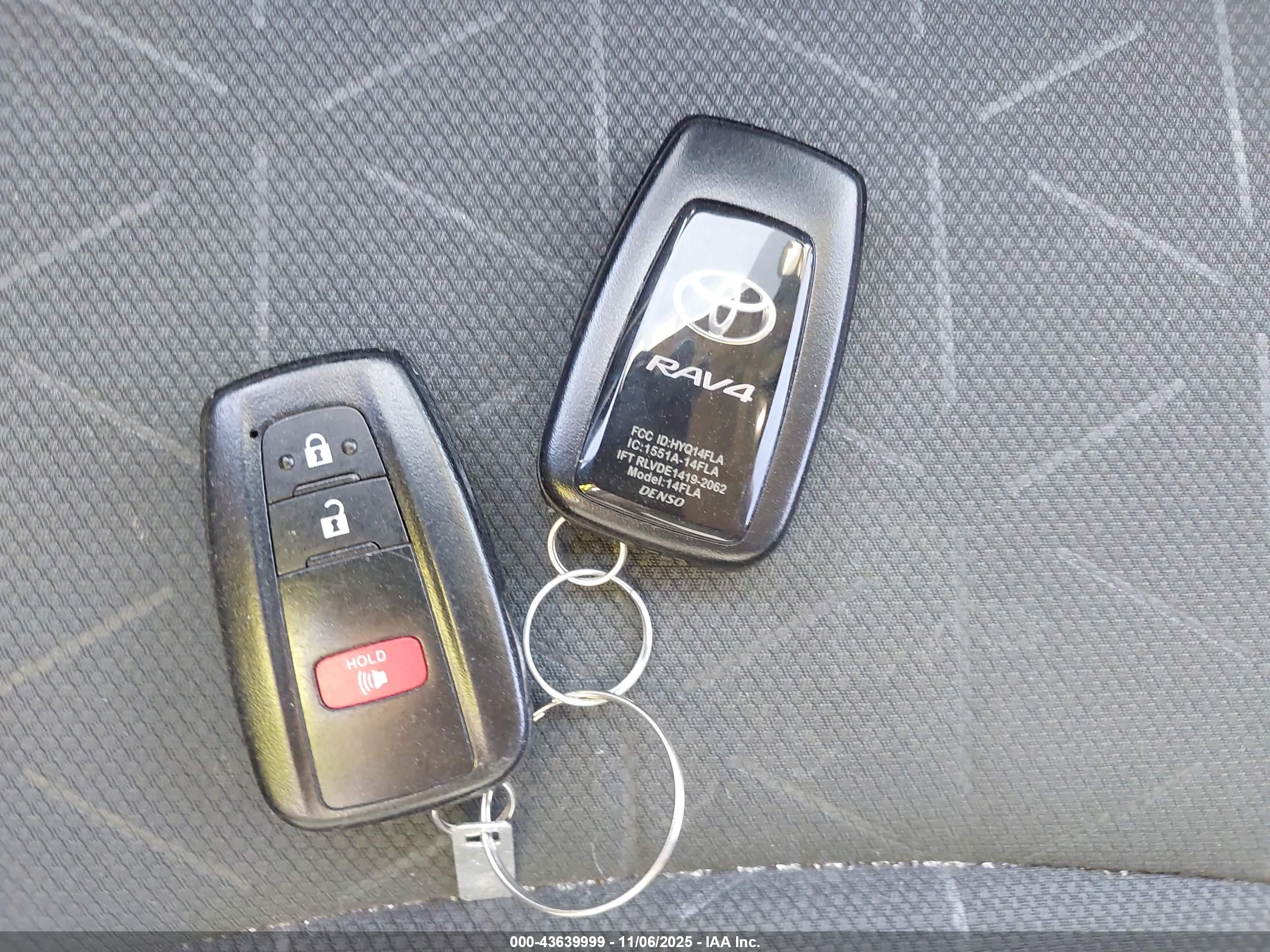 TOYOTA RAV4 image 11