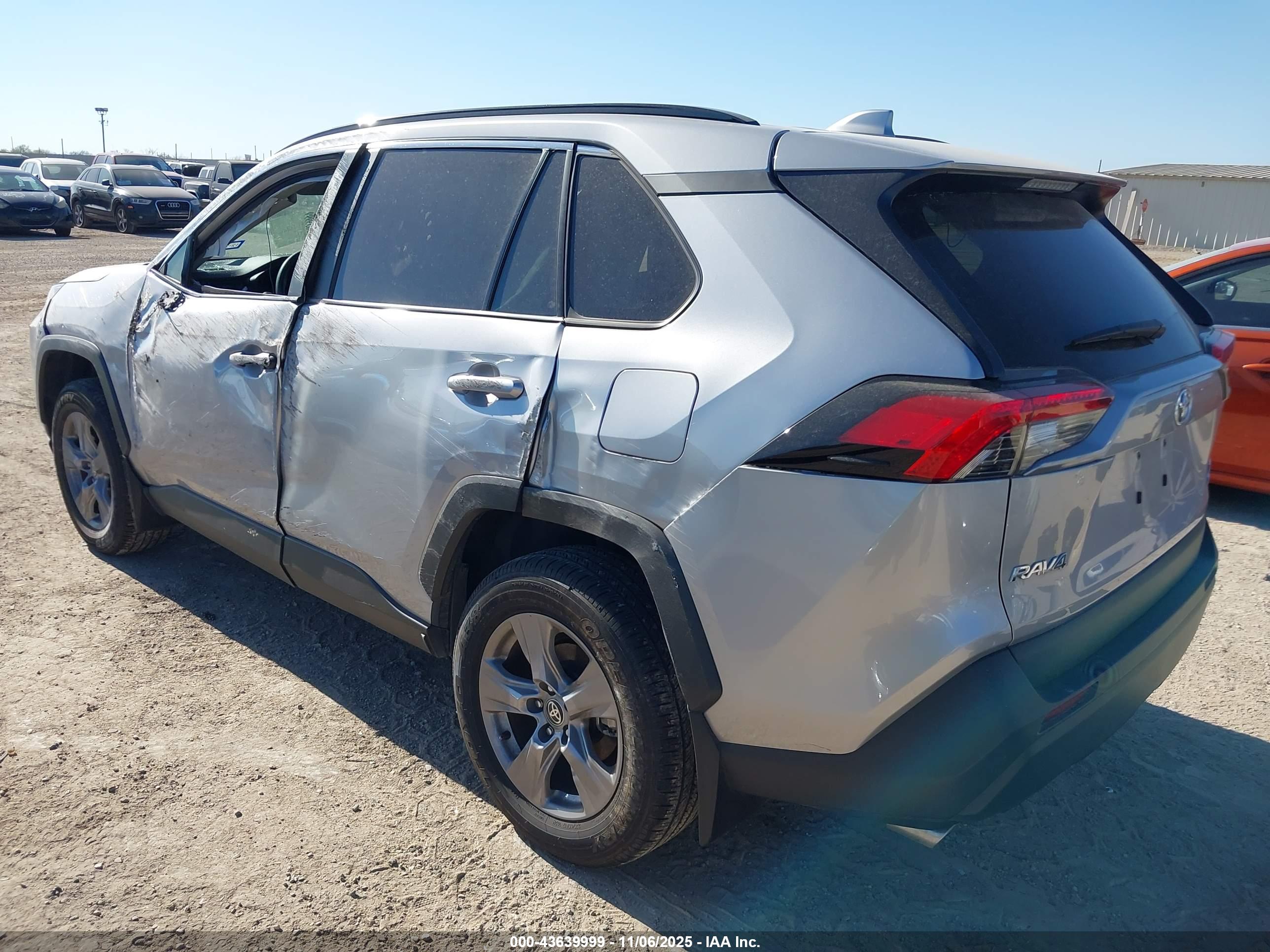 TOYOTA RAV4 image 3