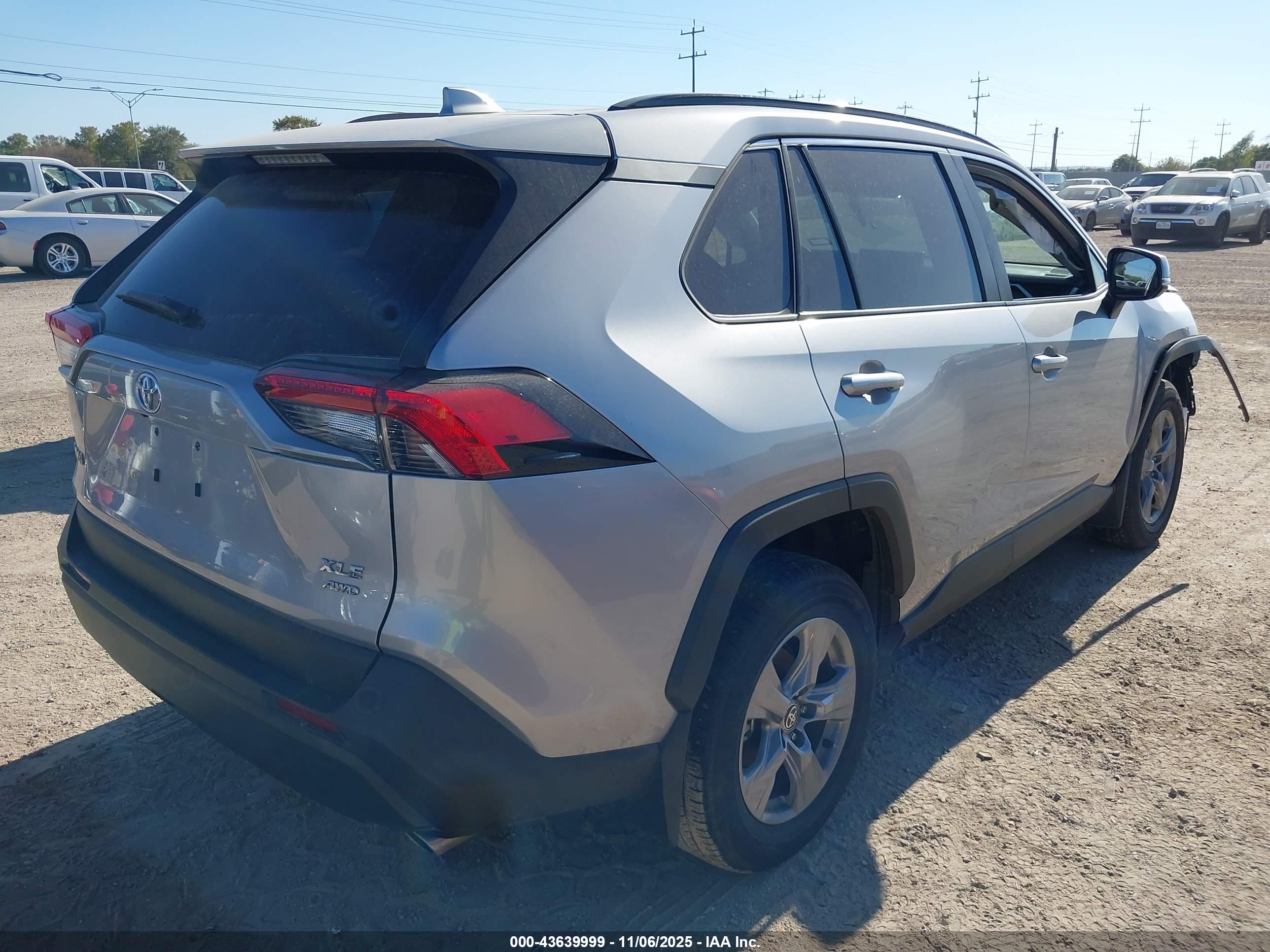 TOYOTA RAV4 image 4