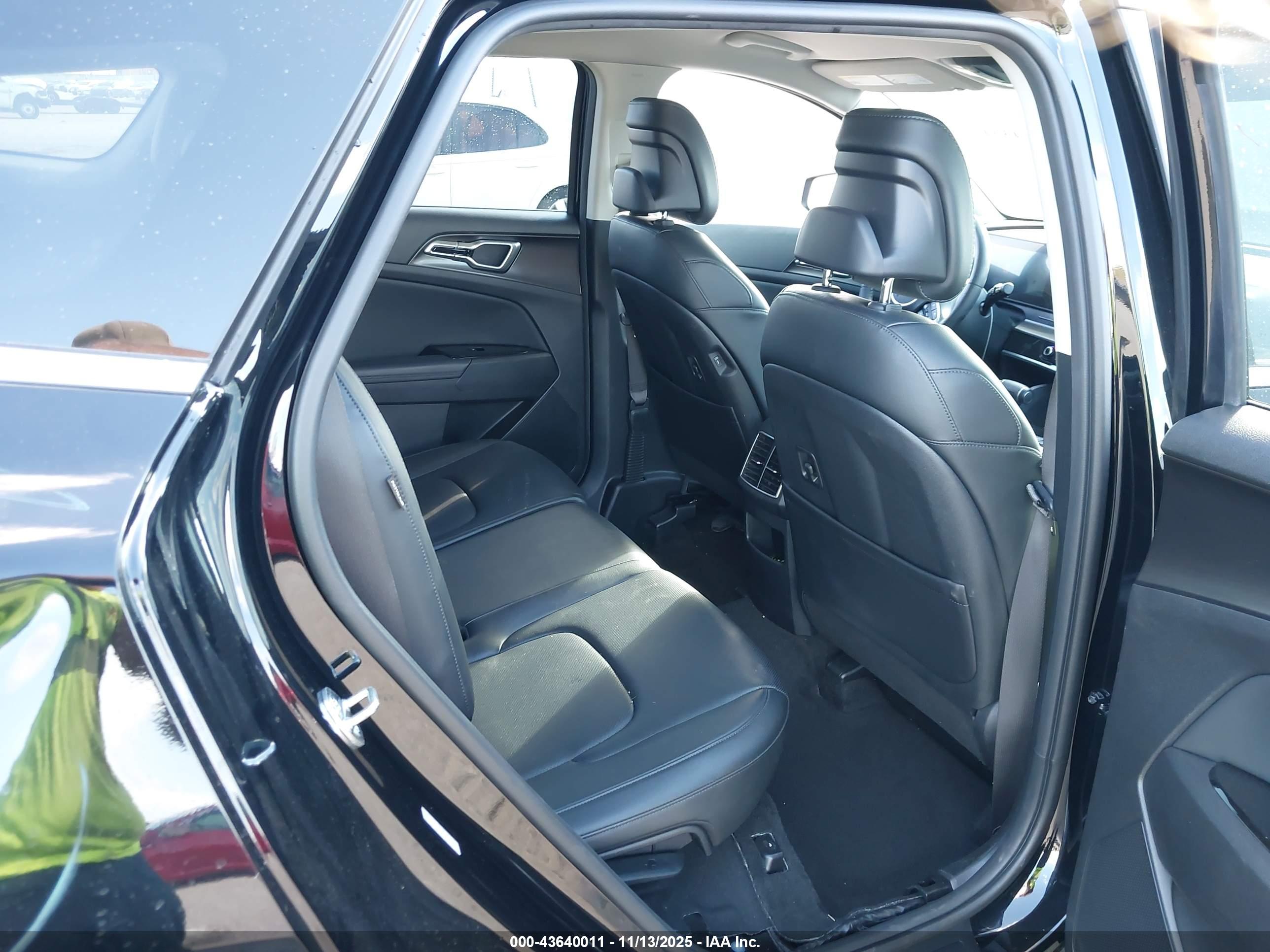 KIA SPORTAGE image 8