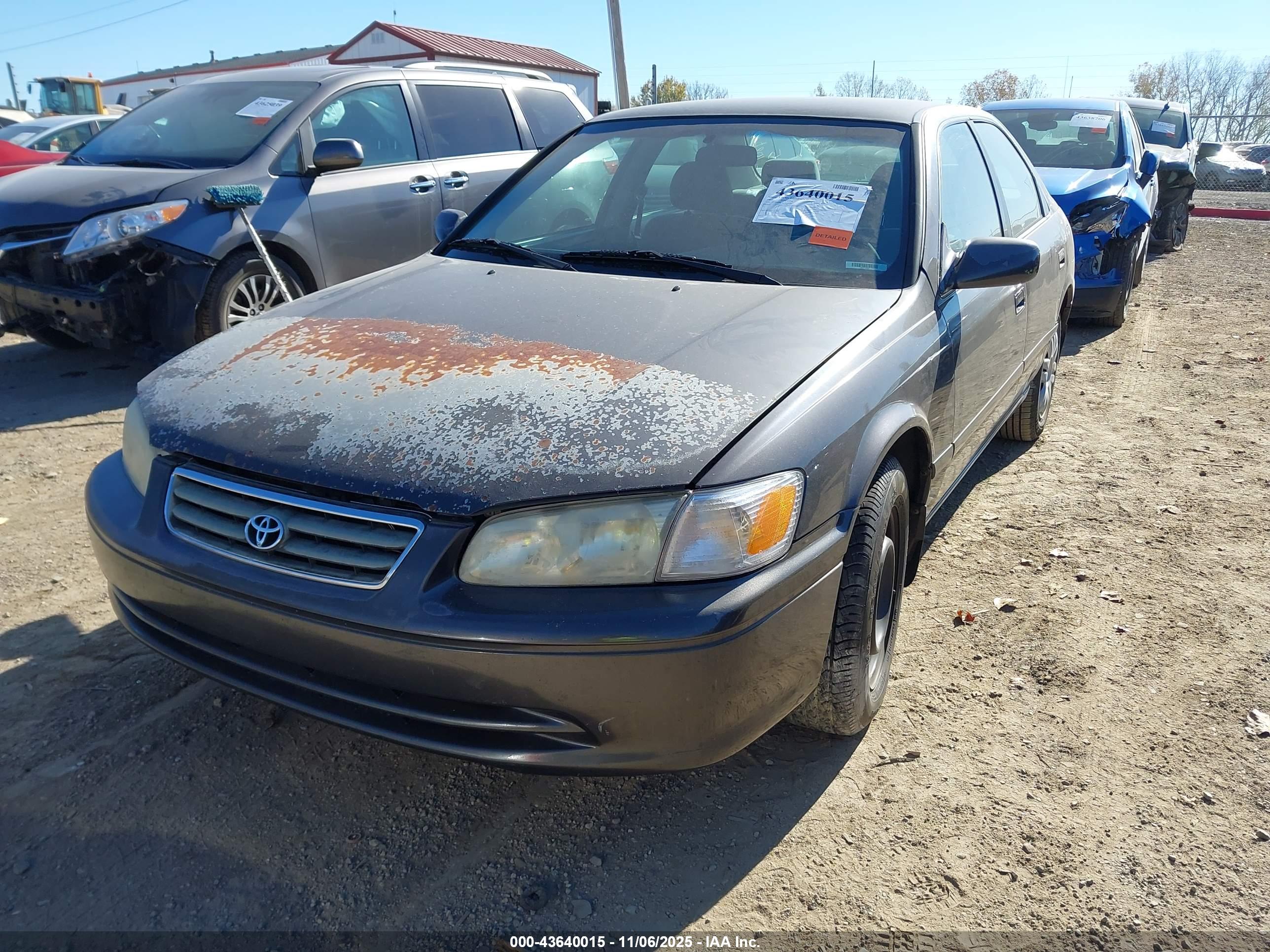 TOYOTA CAMRY image 2