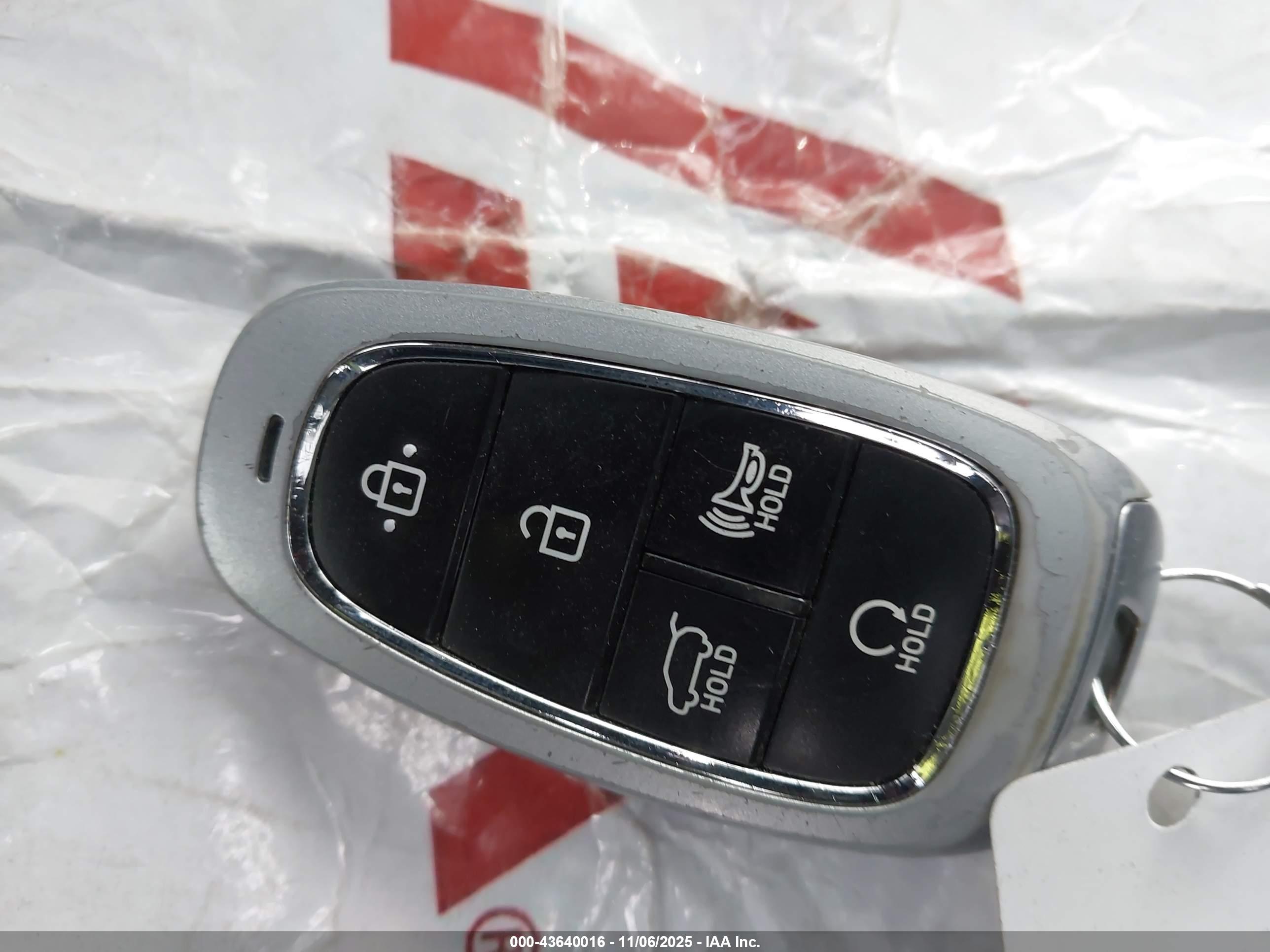 HYUNDAI SANTA image 11