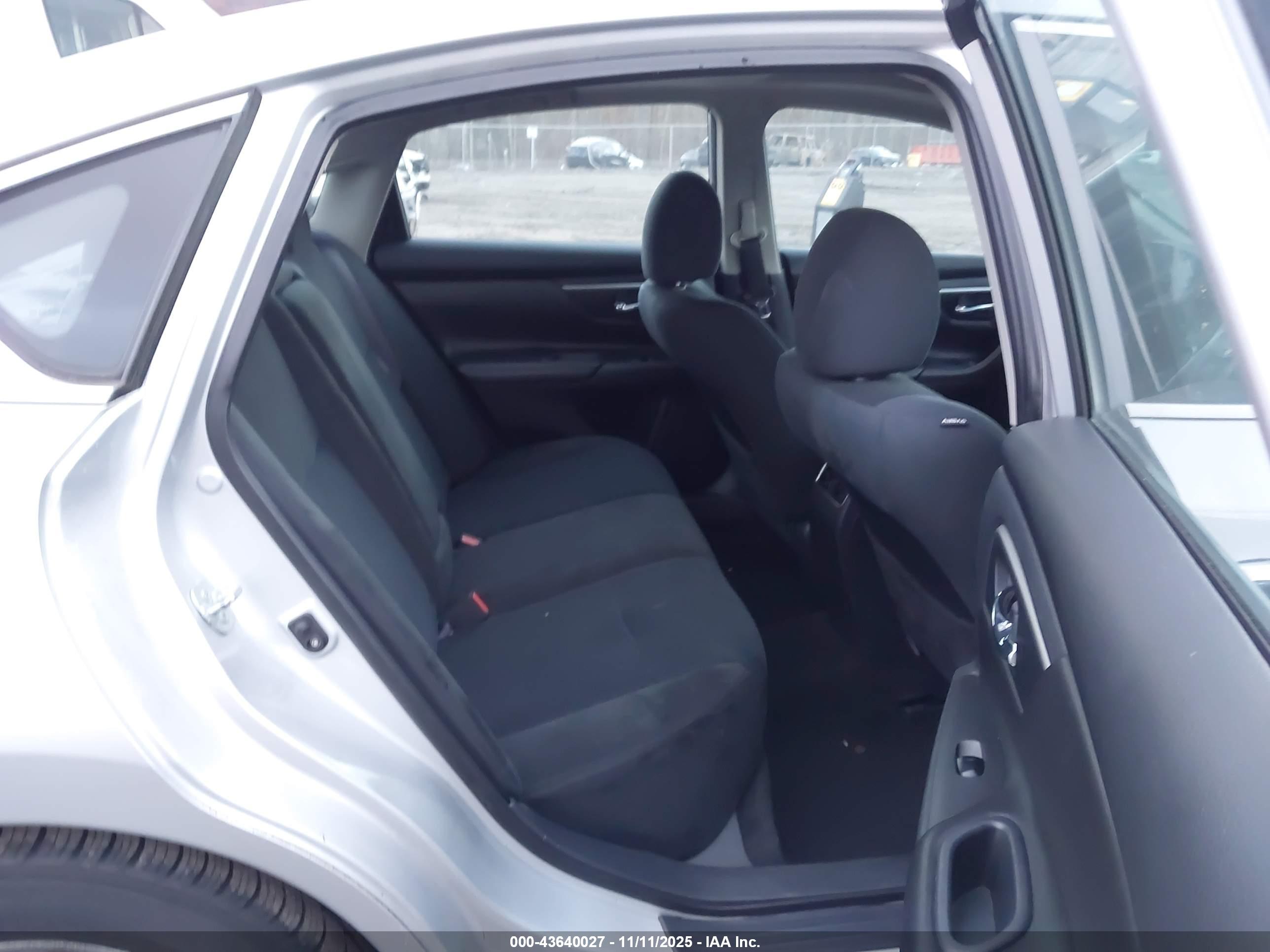 NISSAN ALTIMA image 8