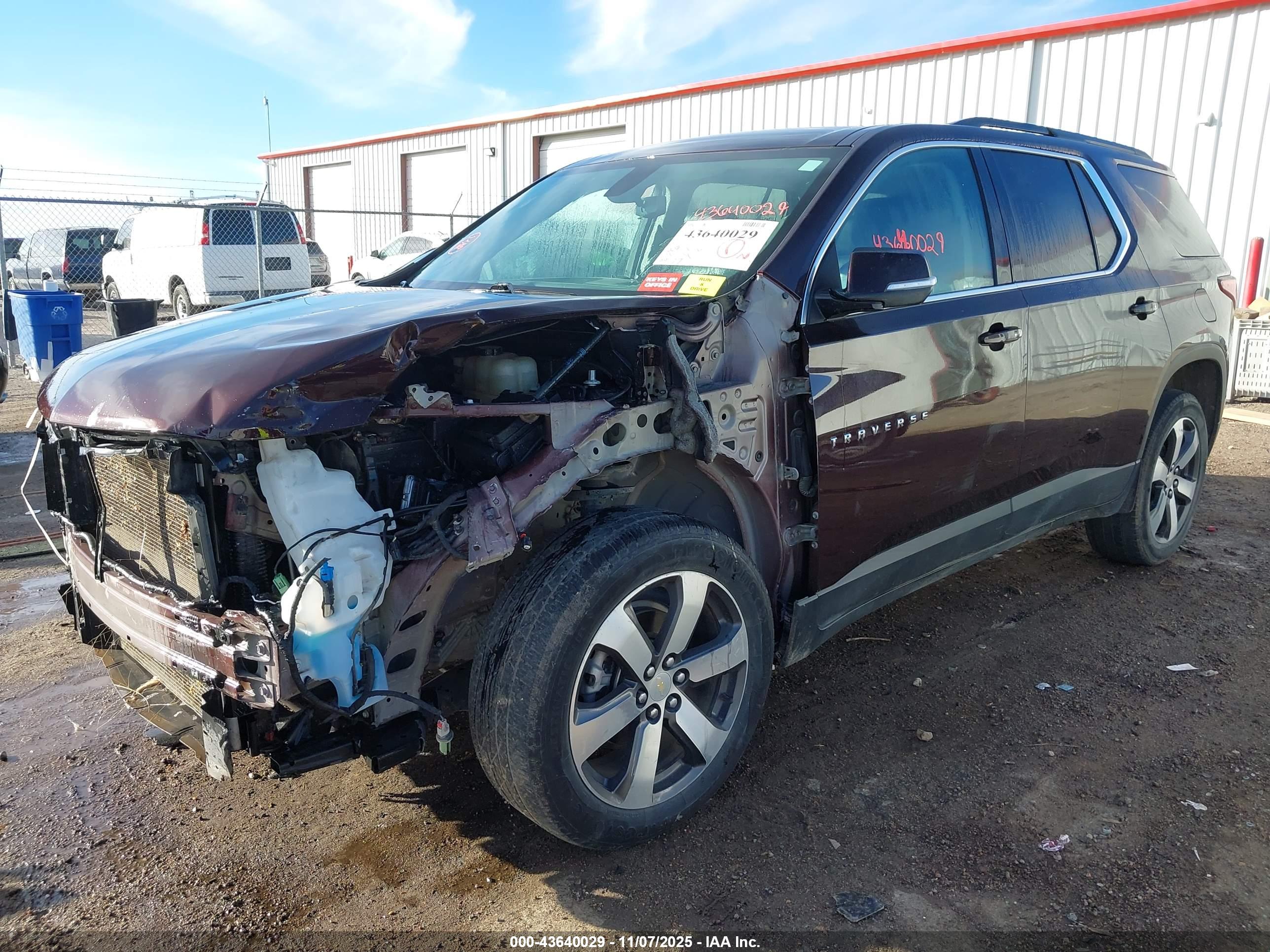 CHEVROLET TRAVERSE image 2