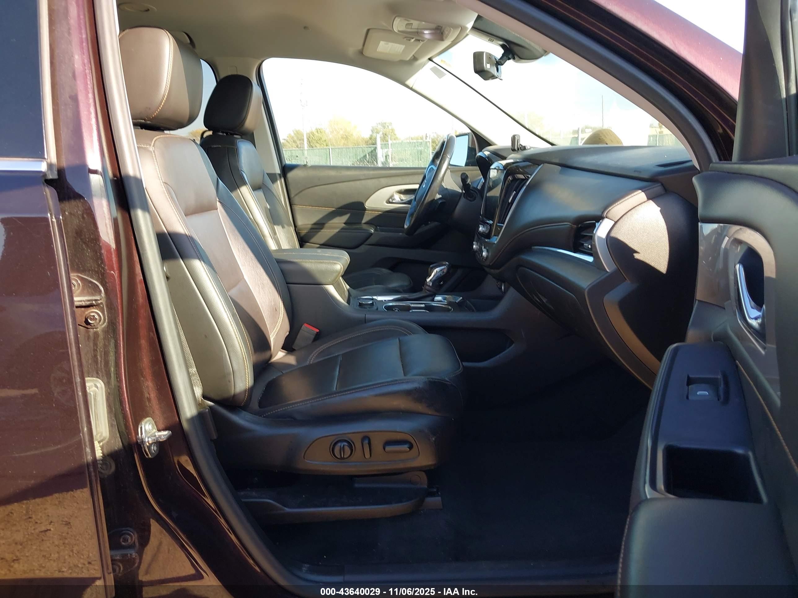 CHEVROLET TRAVERSE image 5
