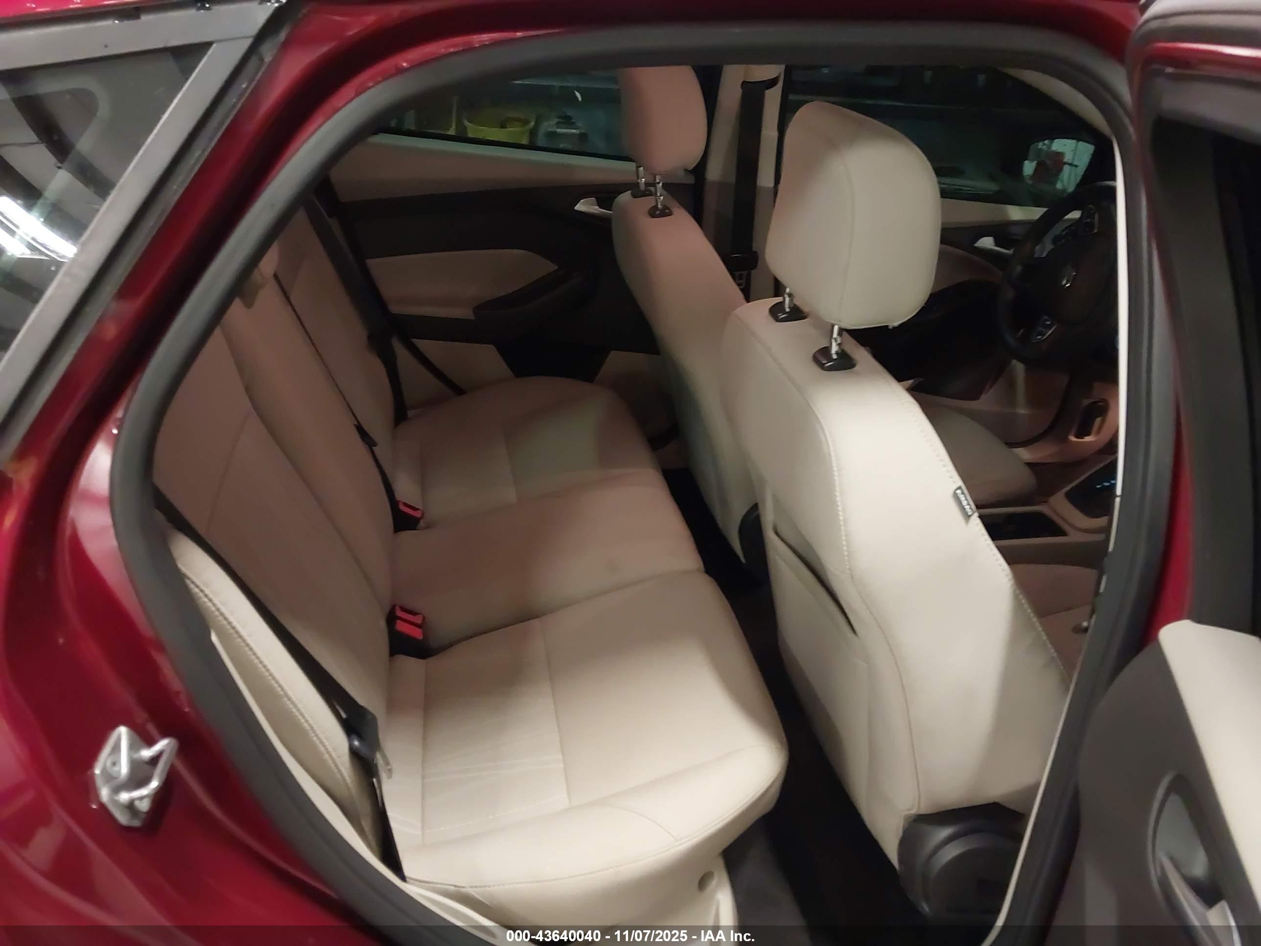 FORD FOCUS image 8