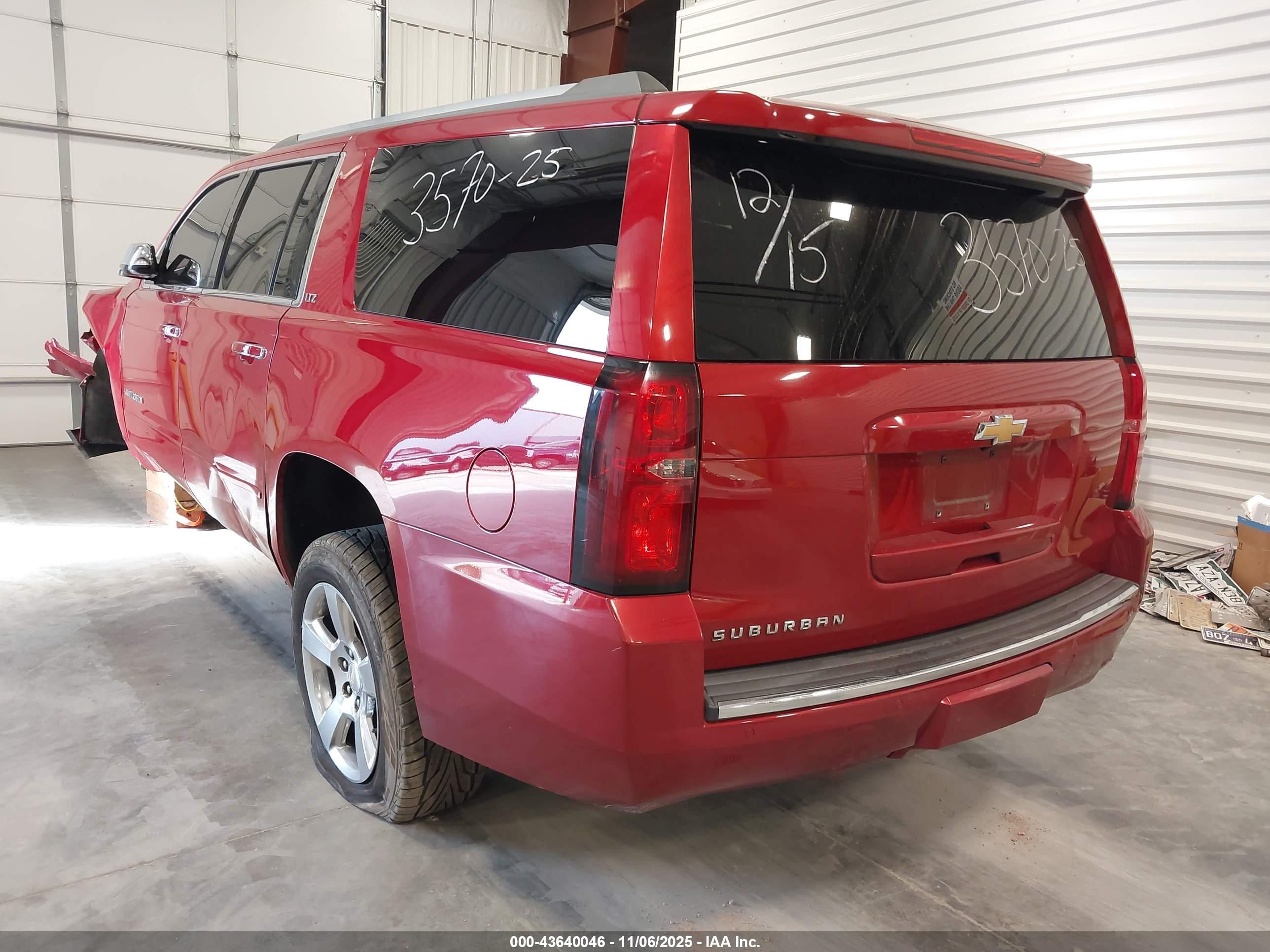 CHEVROLET SUBURBAN image 3
