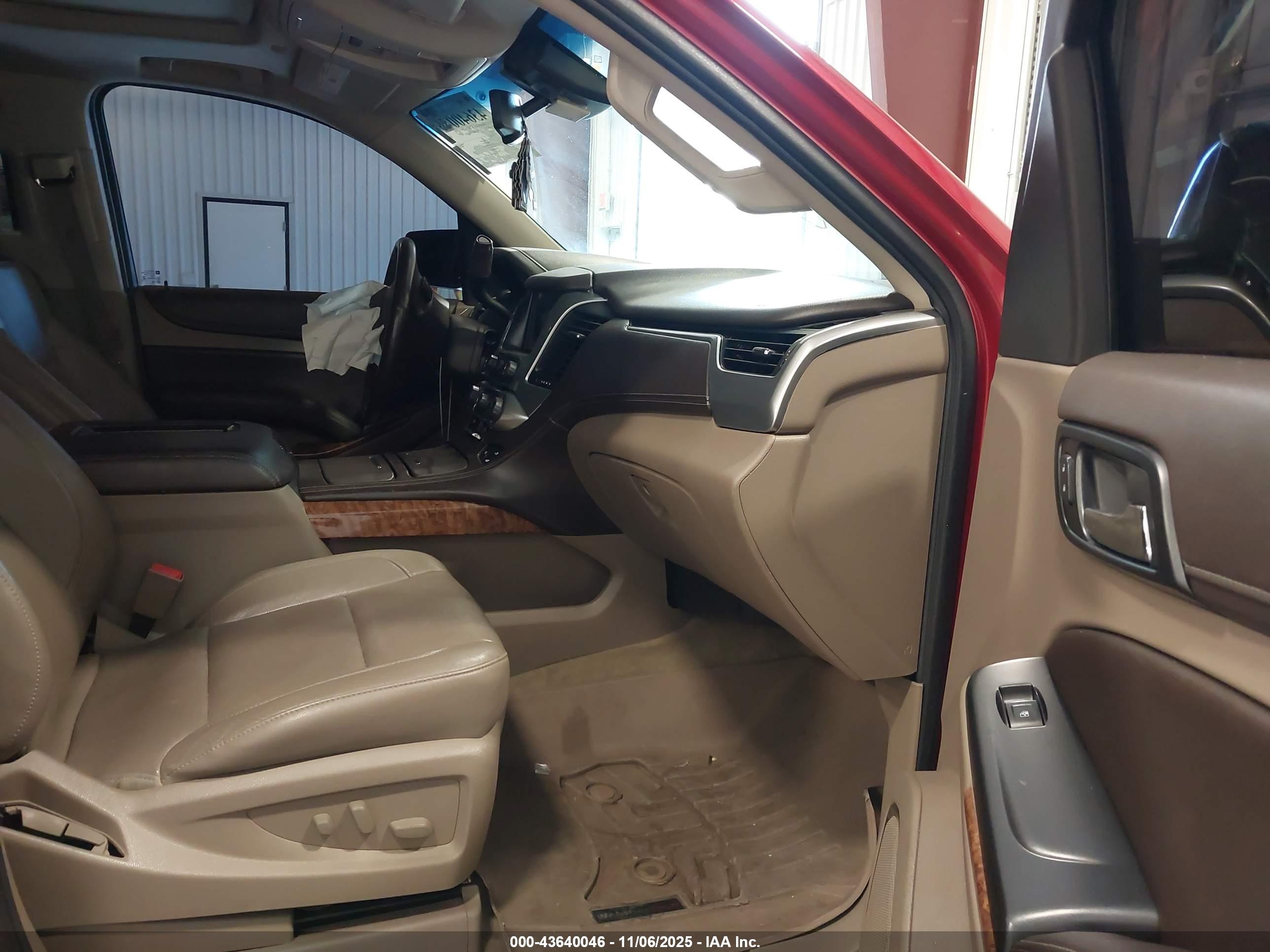 CHEVROLET SUBURBAN image 5