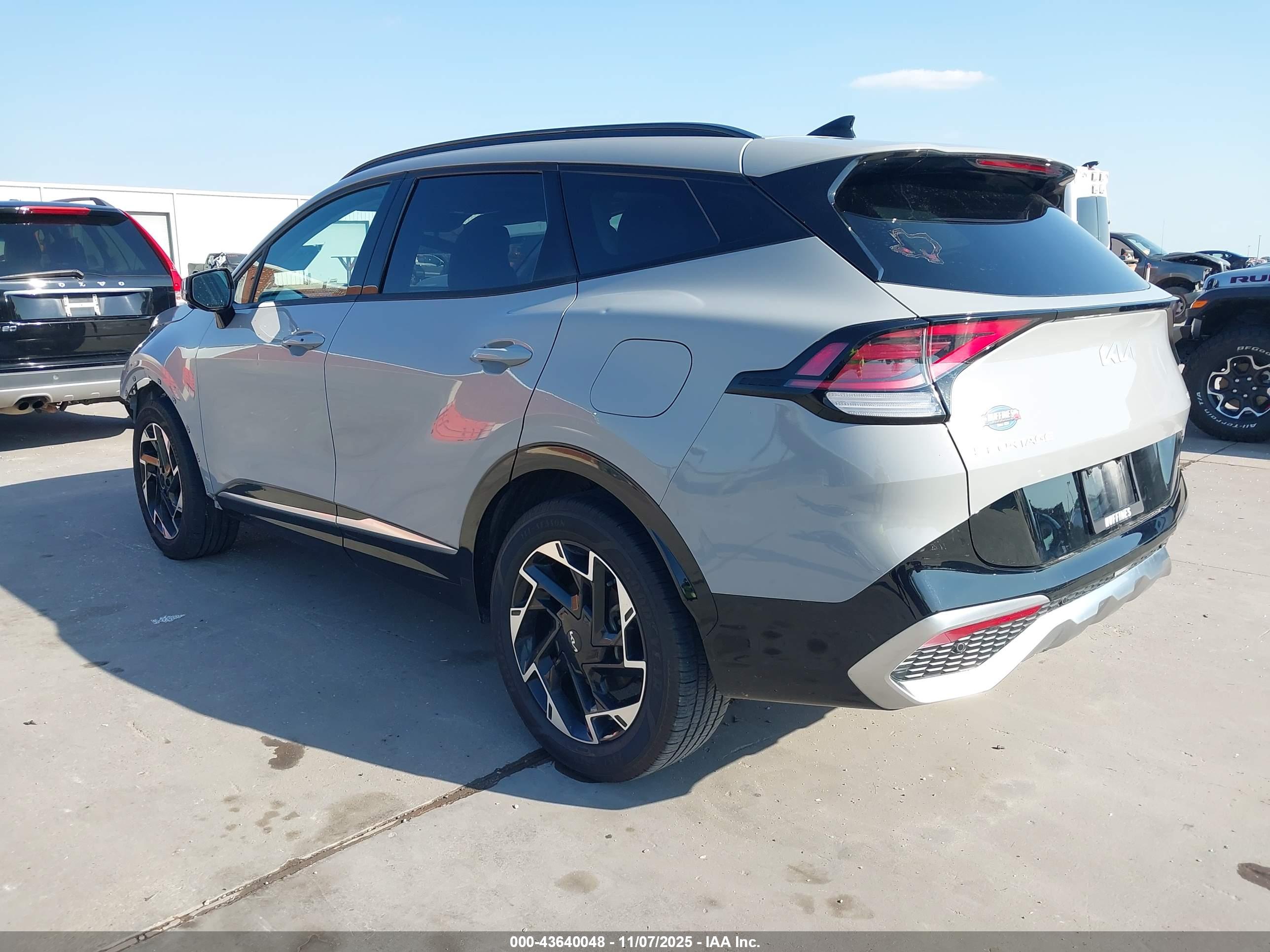KIA SPORTAGE image 3