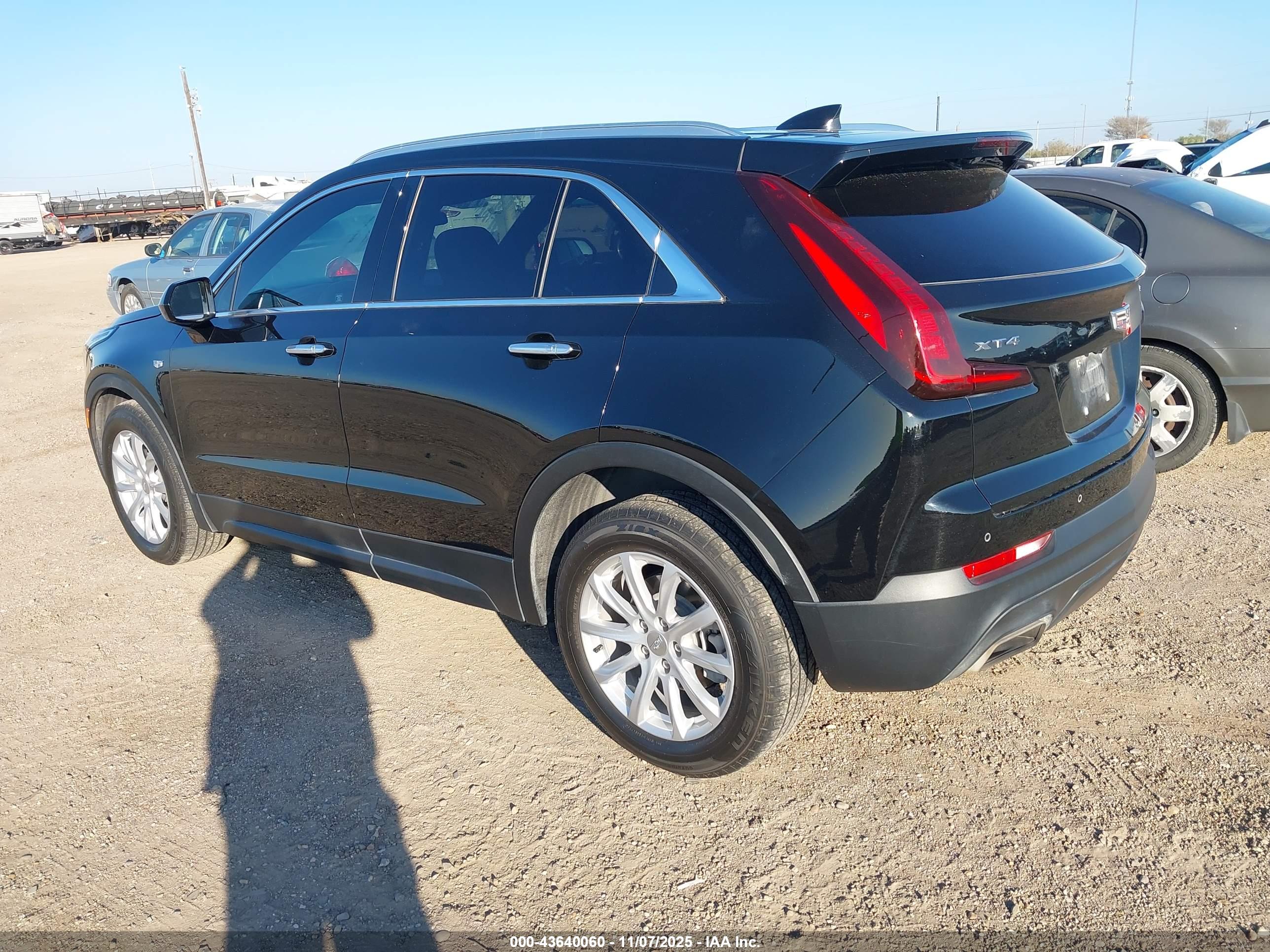 CADILLAC XT4 image 3