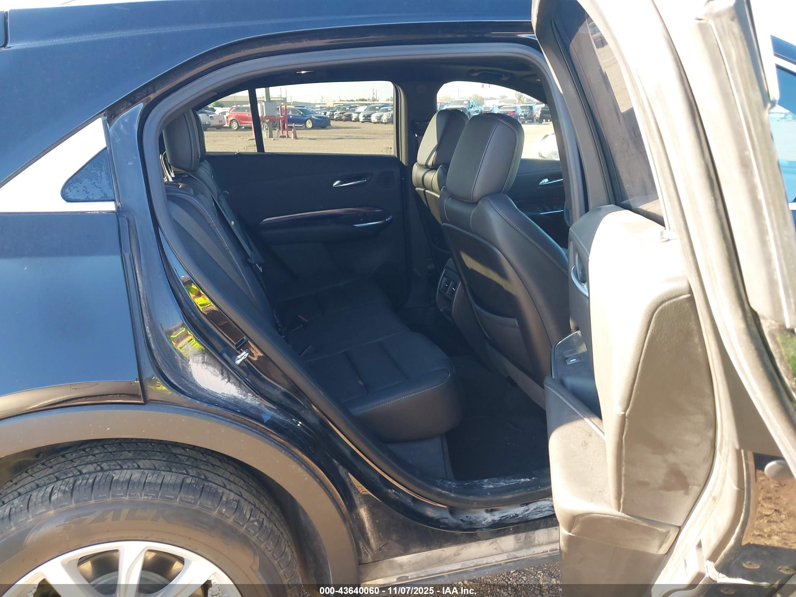 CADILLAC XT4 image 8